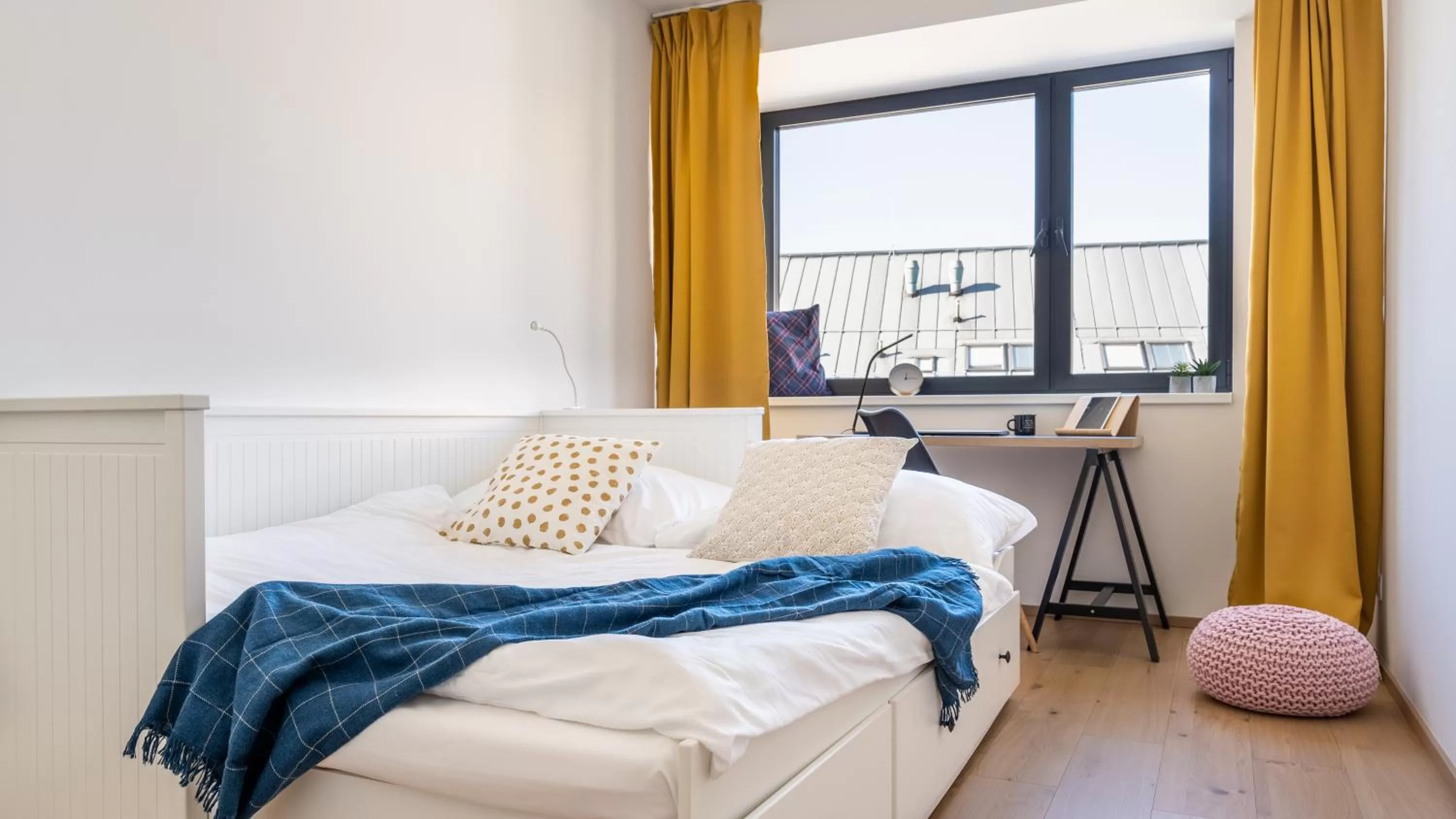 Bedroom, Bed in Smart & Green Living by Ambiente