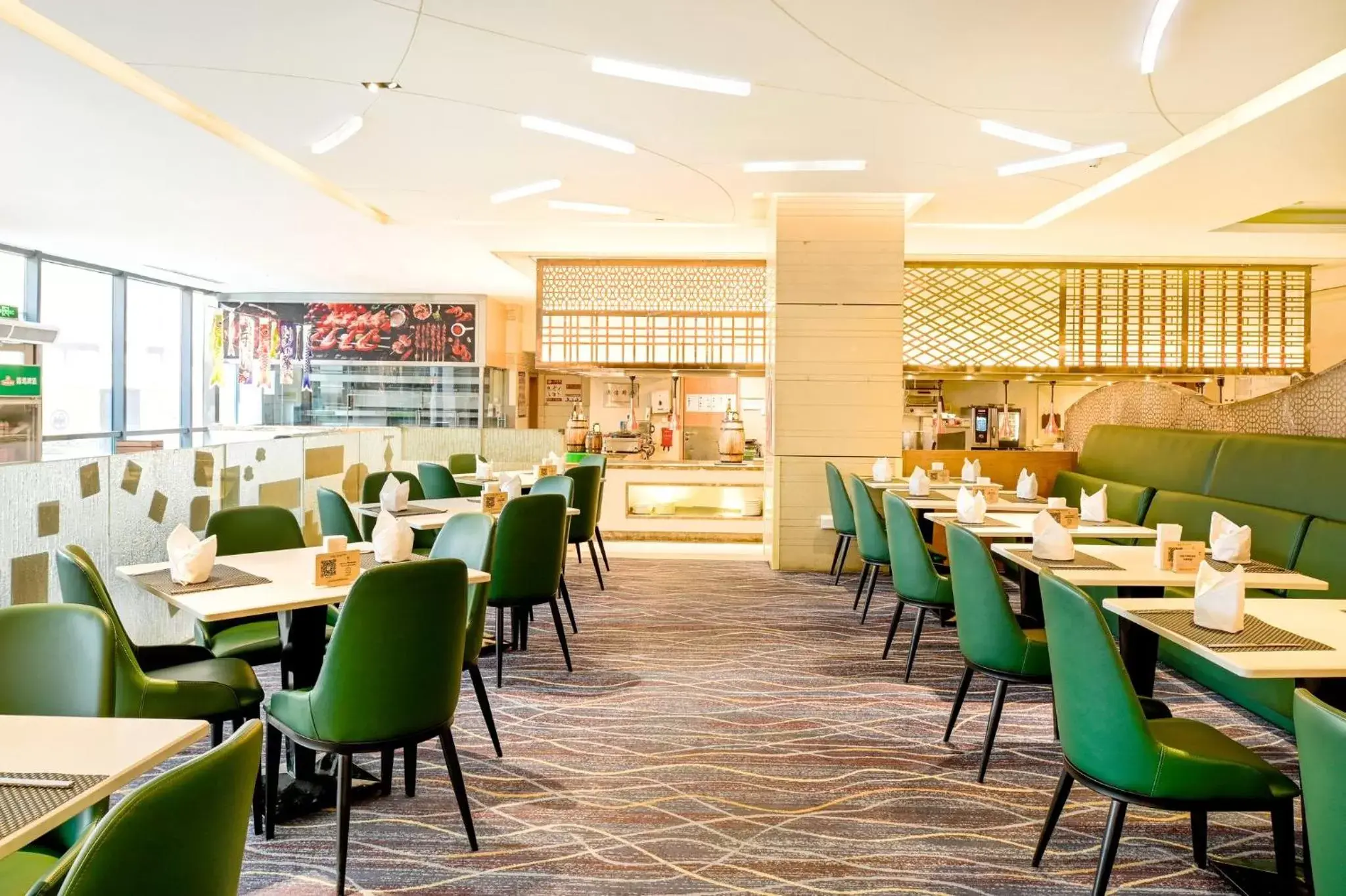 Restaurant/Places to Eat in Holiday Inn Qingdao City Center, an IHG Hotel - Shopping MALL