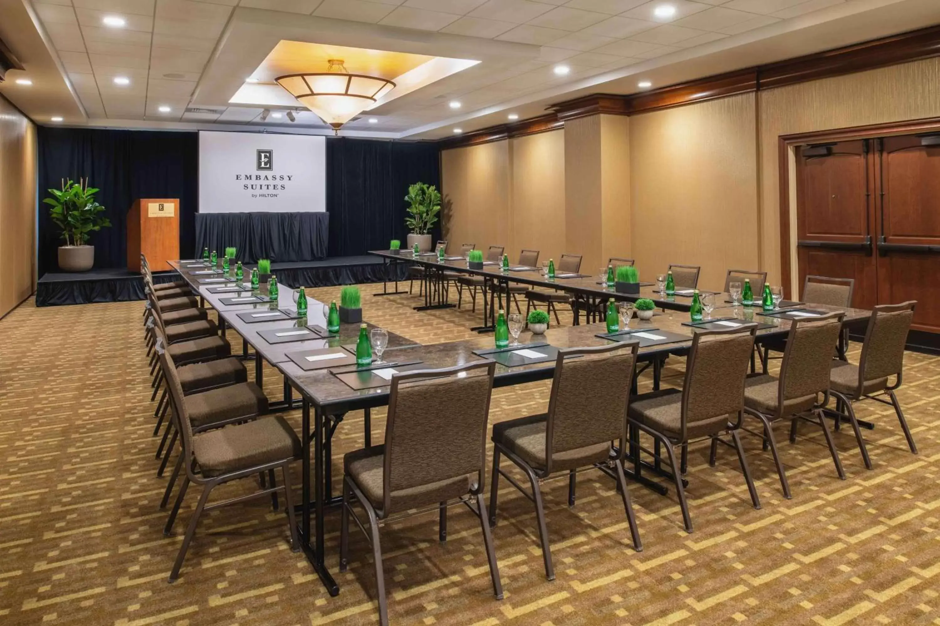 Meeting/conference room in Embassy Suites by Hilton Sacramento Riverfront Promenade