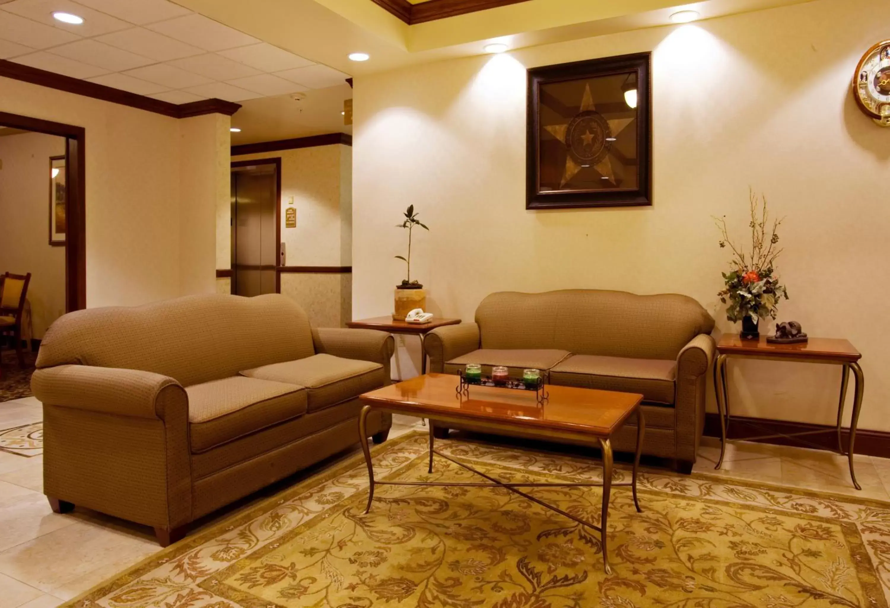 Lobby or reception, Seating Area in Holiday Inn Express Hotel & Suites Levelland, an IHG Hotel