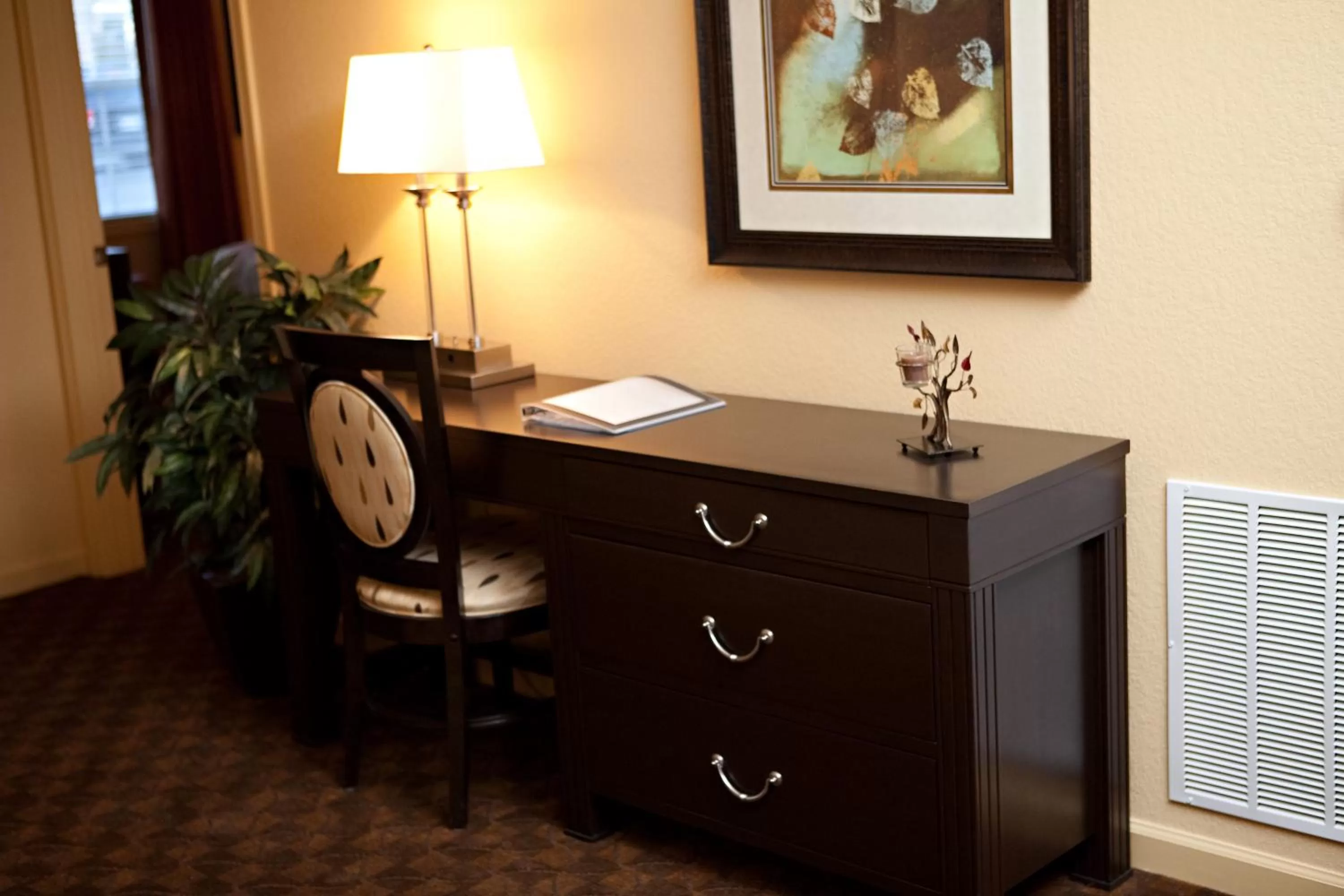 Living room in The Colonies at Williamsburg