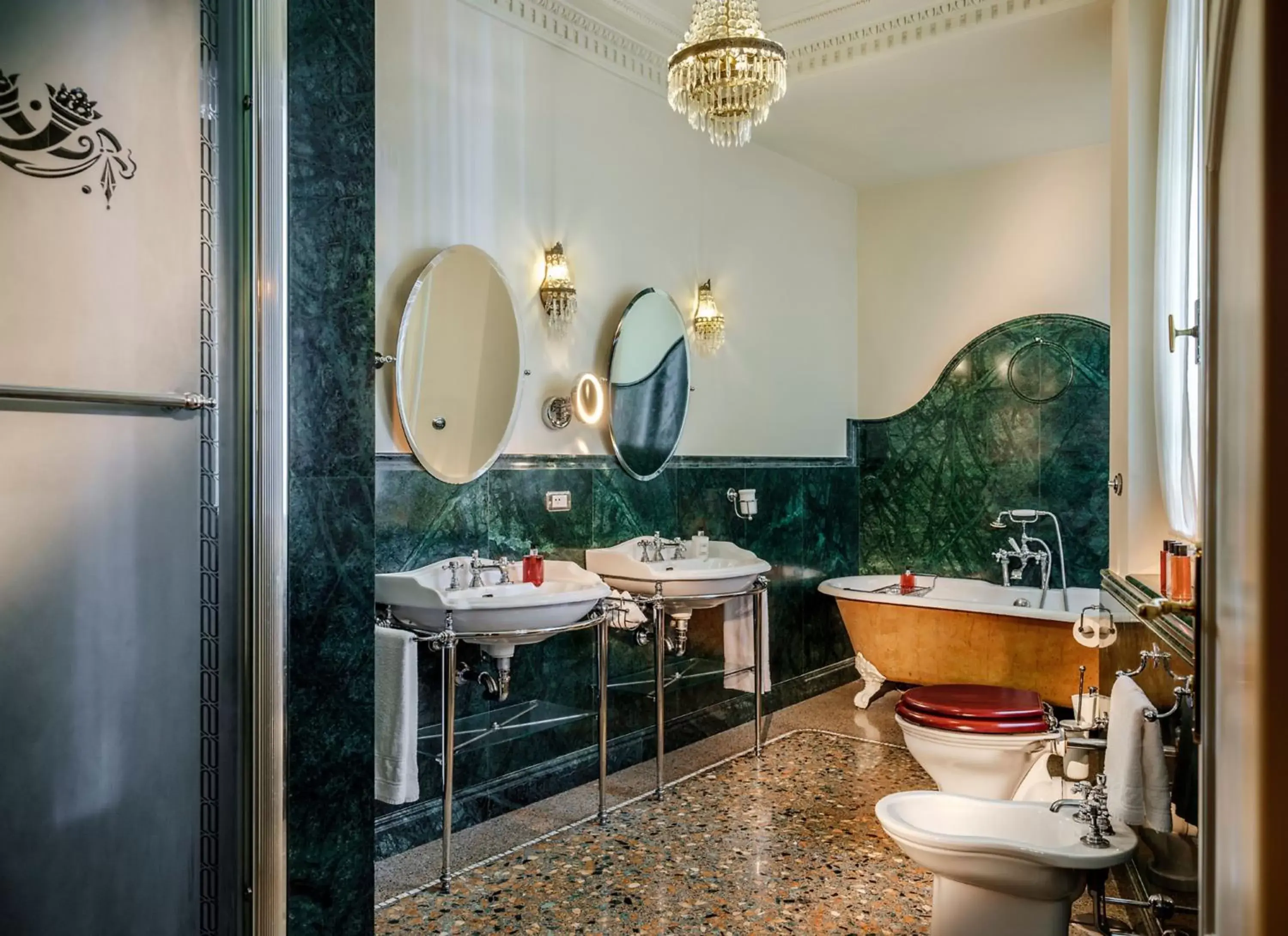 Shower, Bathroom in Hotel Locarno