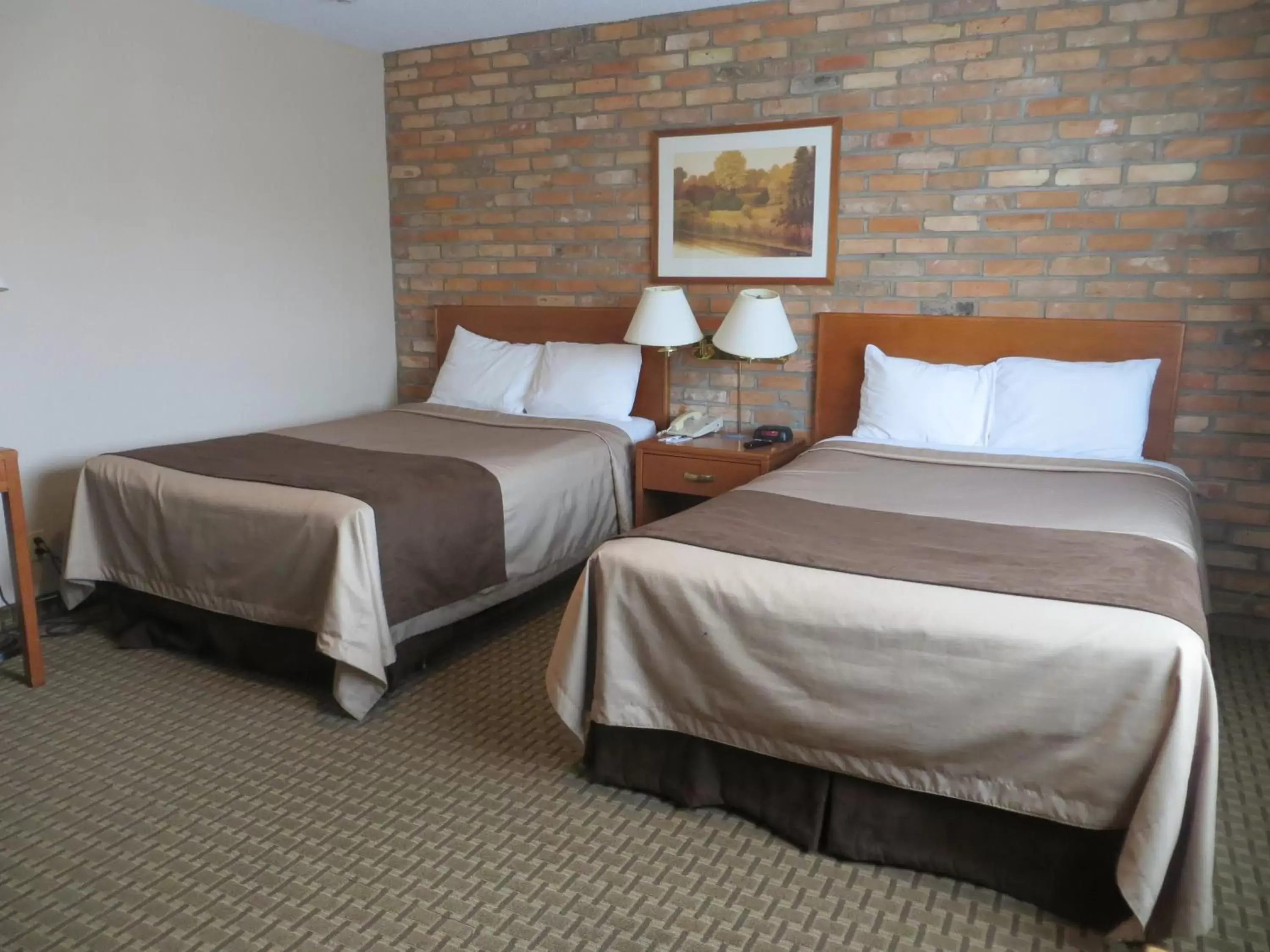 Deluxe Double Room with Two Double Beds - Non-Smoking in Travelodge by Wyndham Thunder Bay ON Deluxe Double Room with Two Double Beds - Non-Smoking in Travelodge by Wyndham Thunder Bay ON