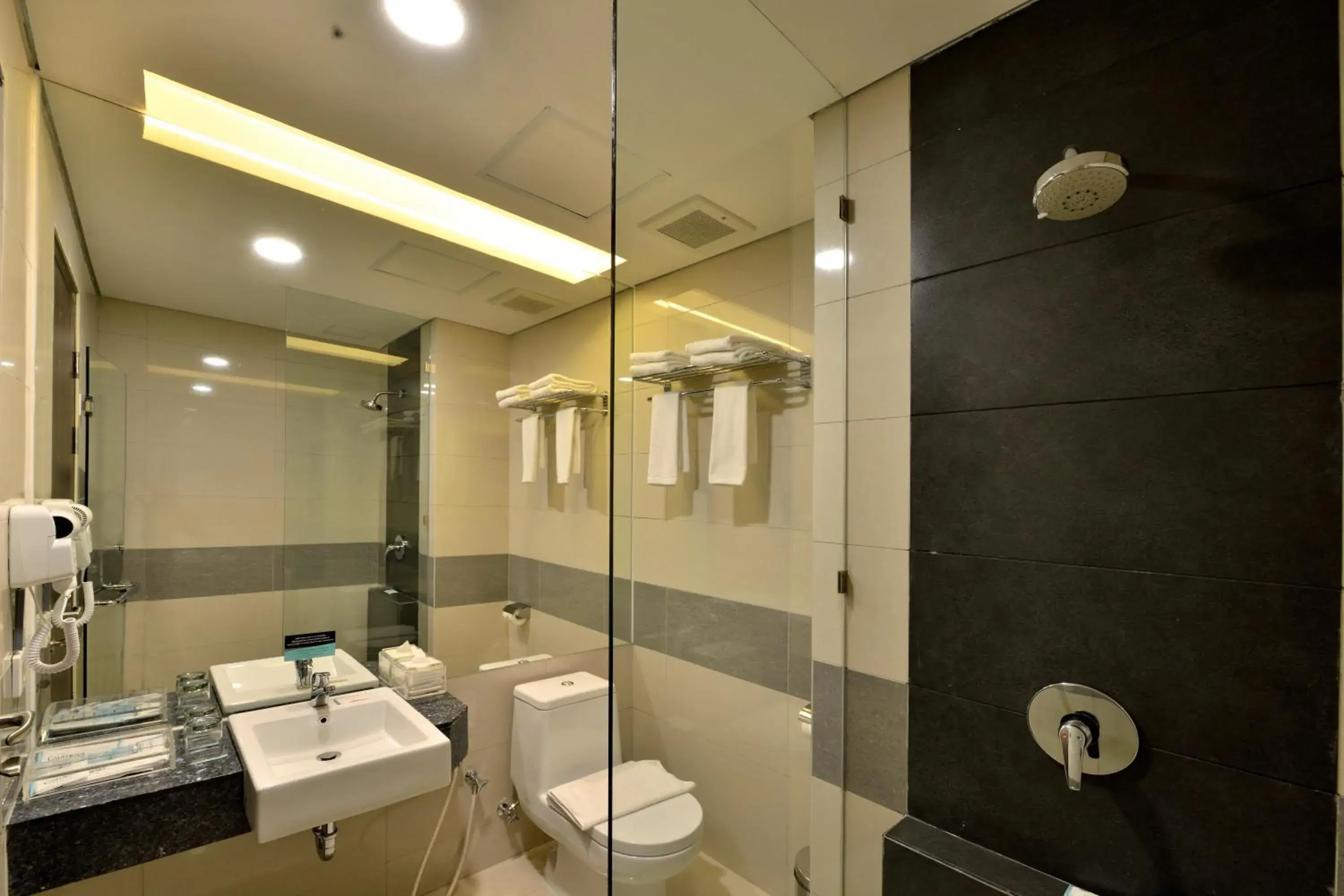 Bathroom in California Hotel Bandung