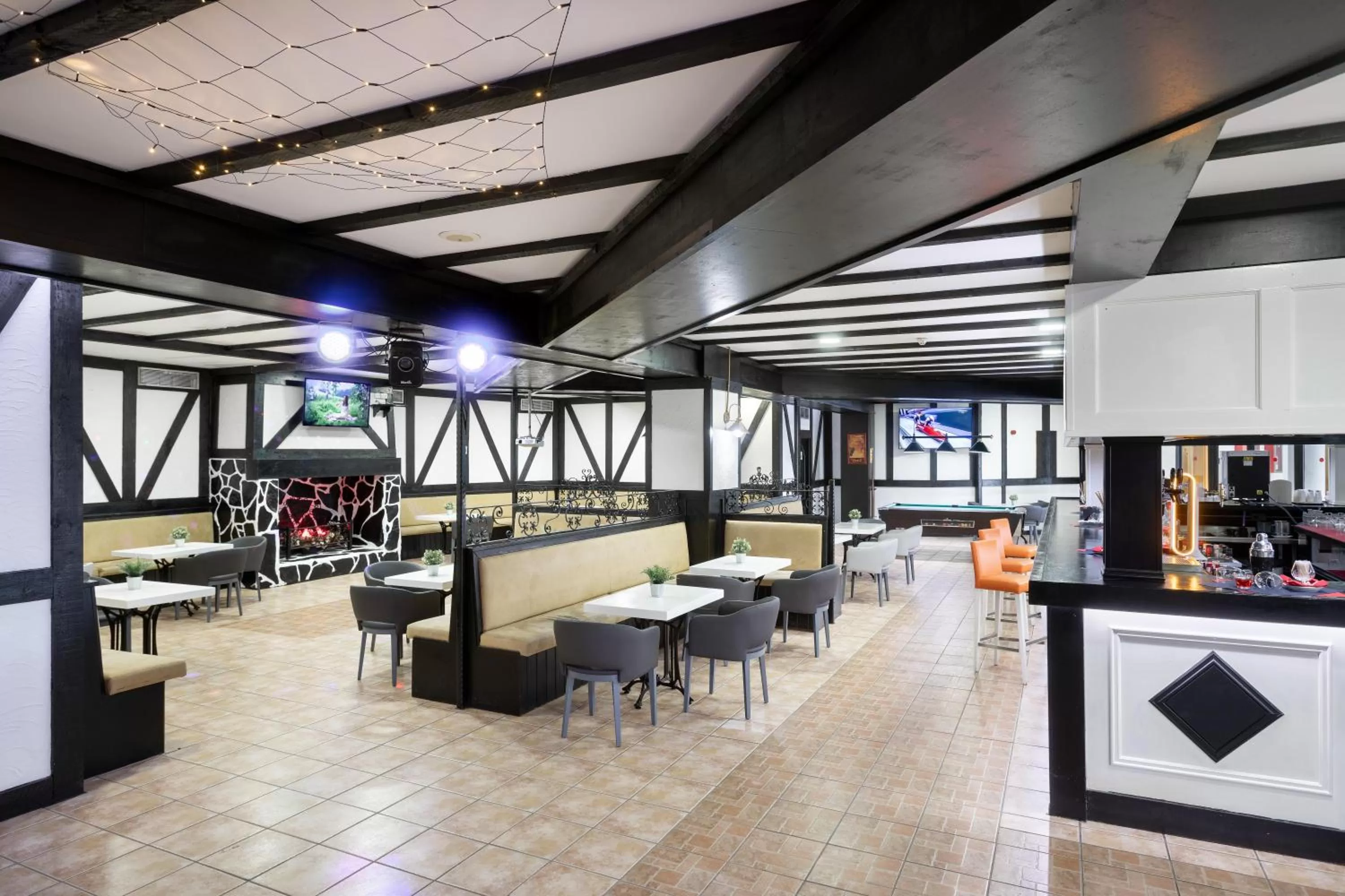 Lounge or bar in Chatur Playa Real Resort