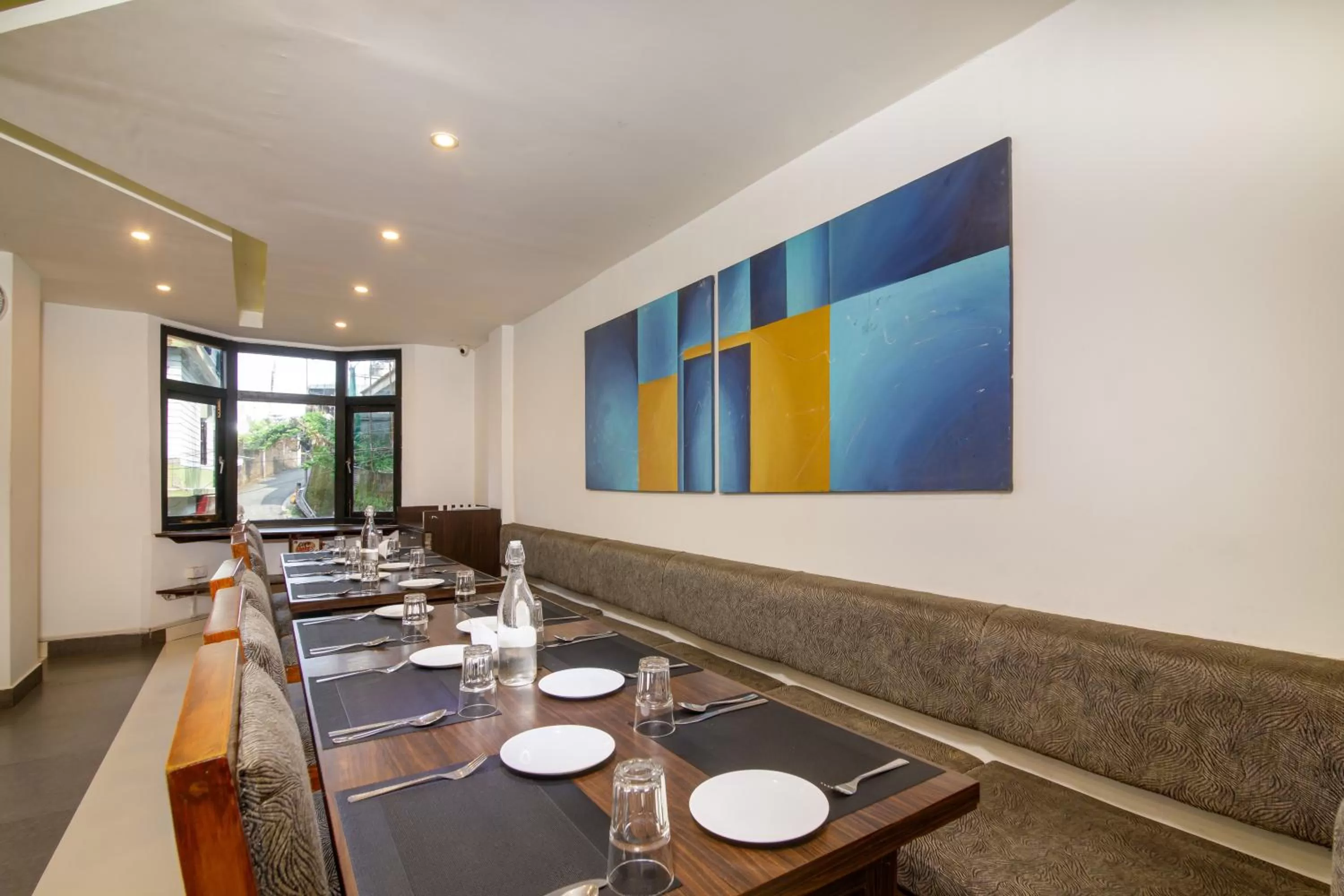 Restaurant/Places to Eat in Muscatel Yavachi - 400 Mts from MG Marg