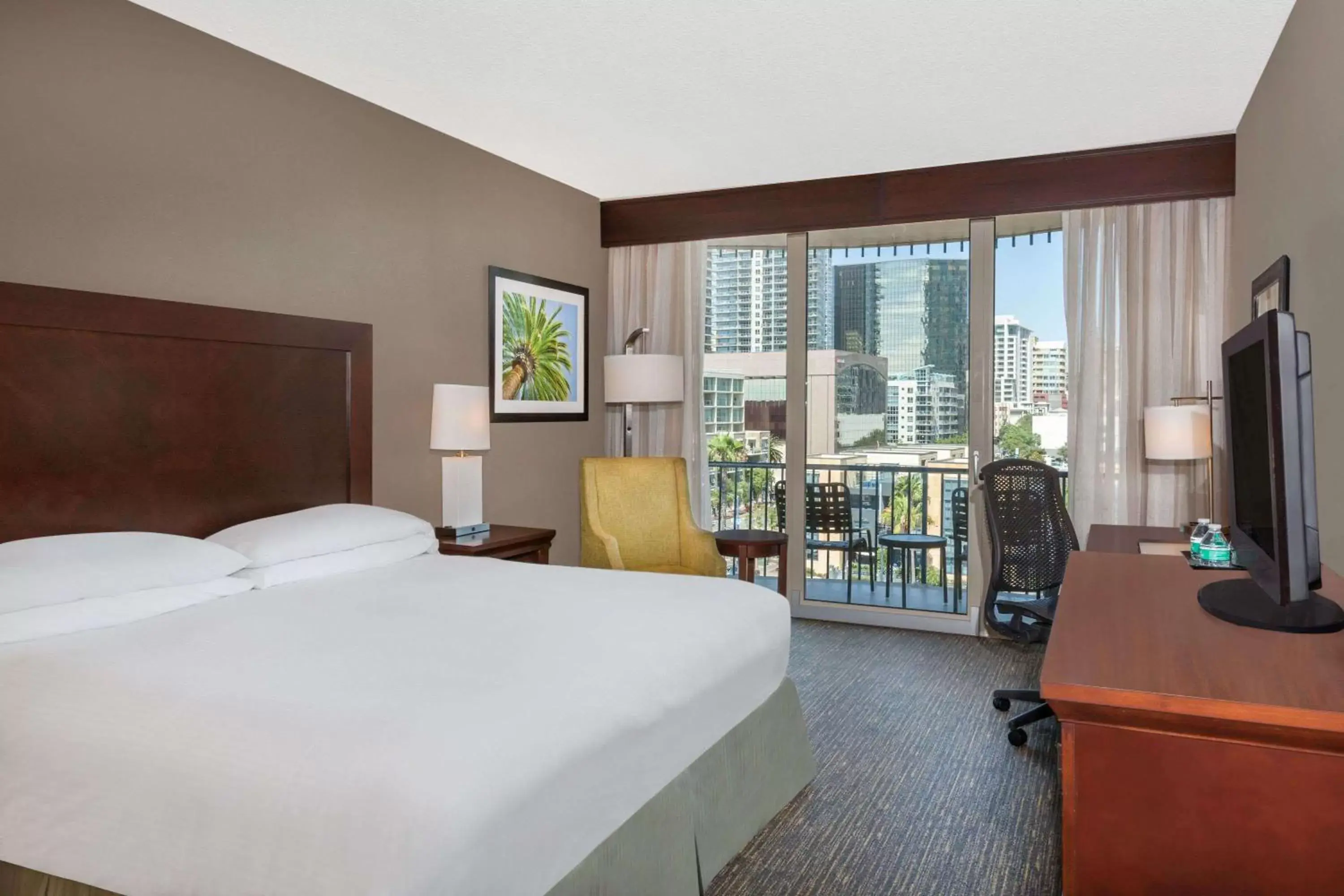 Photo of the whole room in Wyndham San Diego Bayside