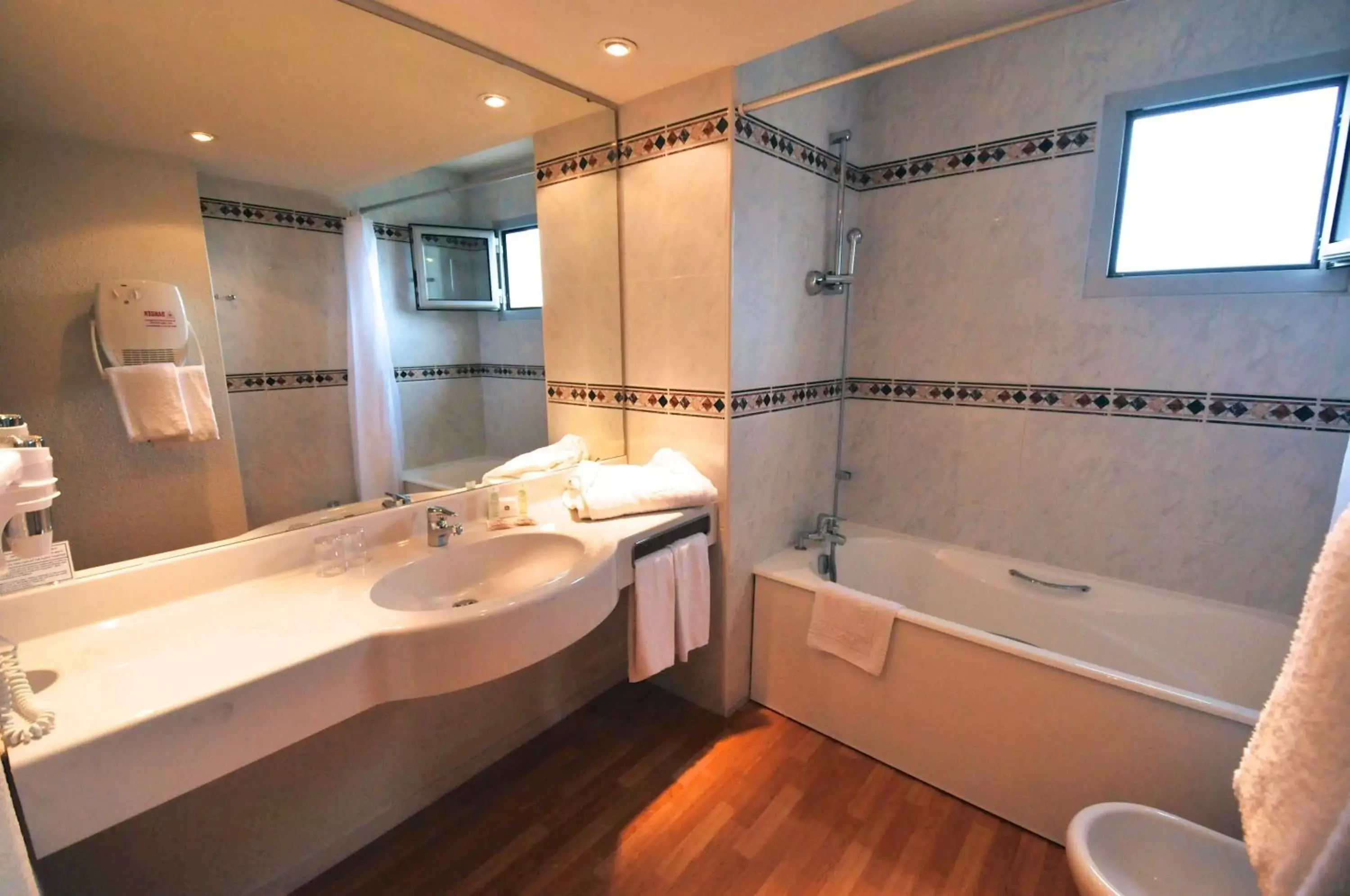 Bathroom in Best Western Hotel Sourcéo Bathroom in Best Western Hotel Sourcéo