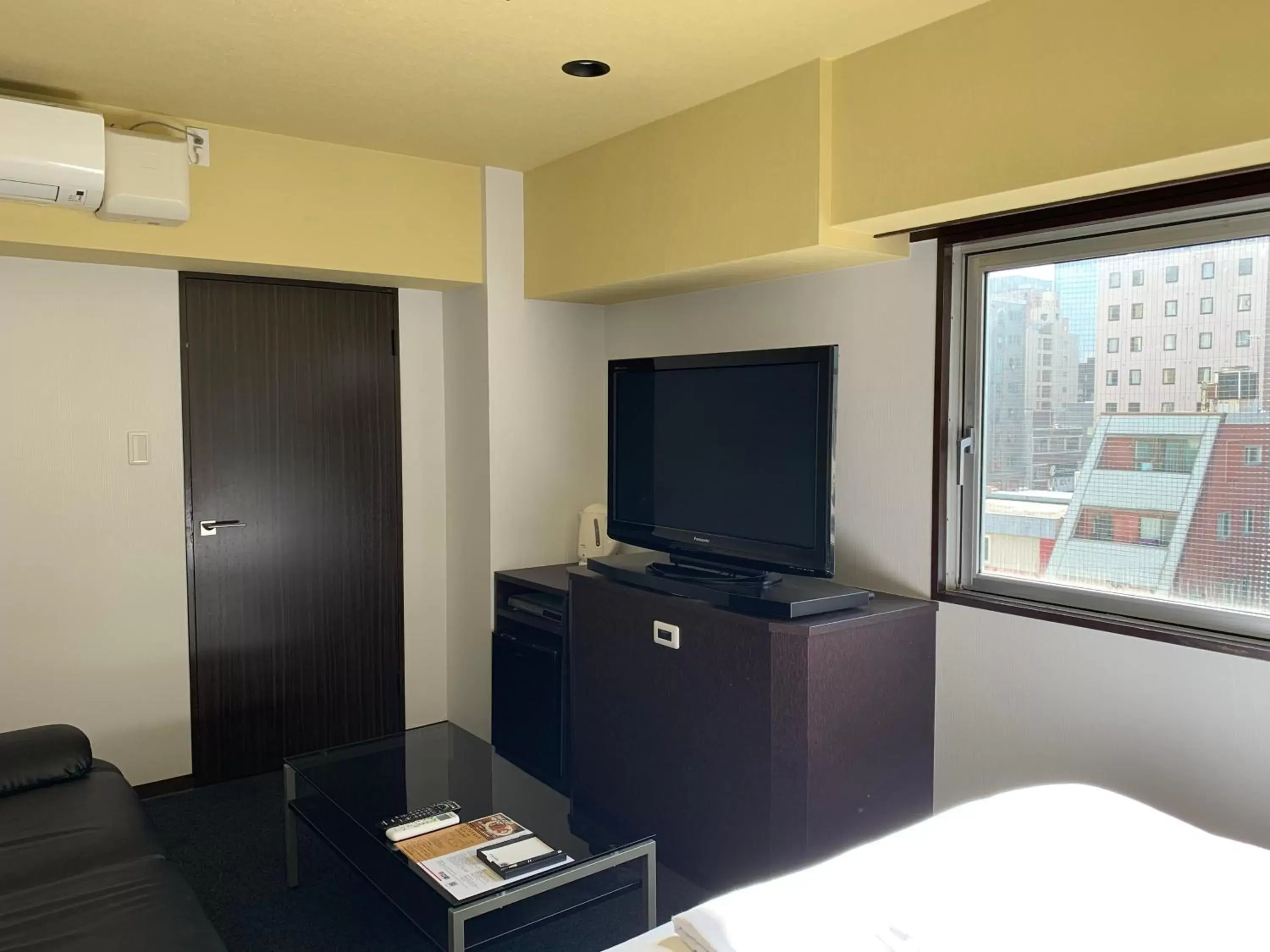 Living room, TV/Entertainment Center in Nagoyaeki Access Hotel