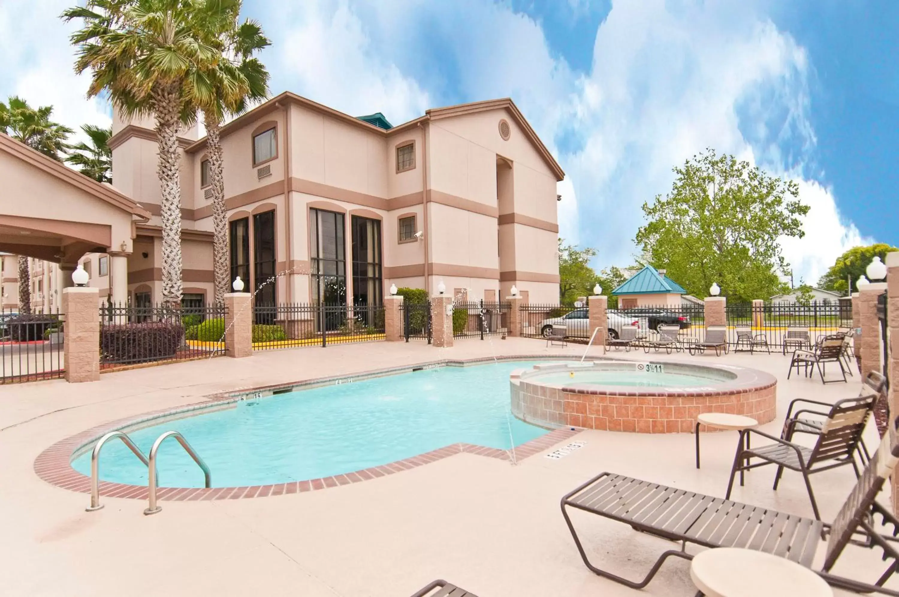 Swimming Pool in Holiday Inn Express Hotel and Suites Lake Charles, an IHG Hotel