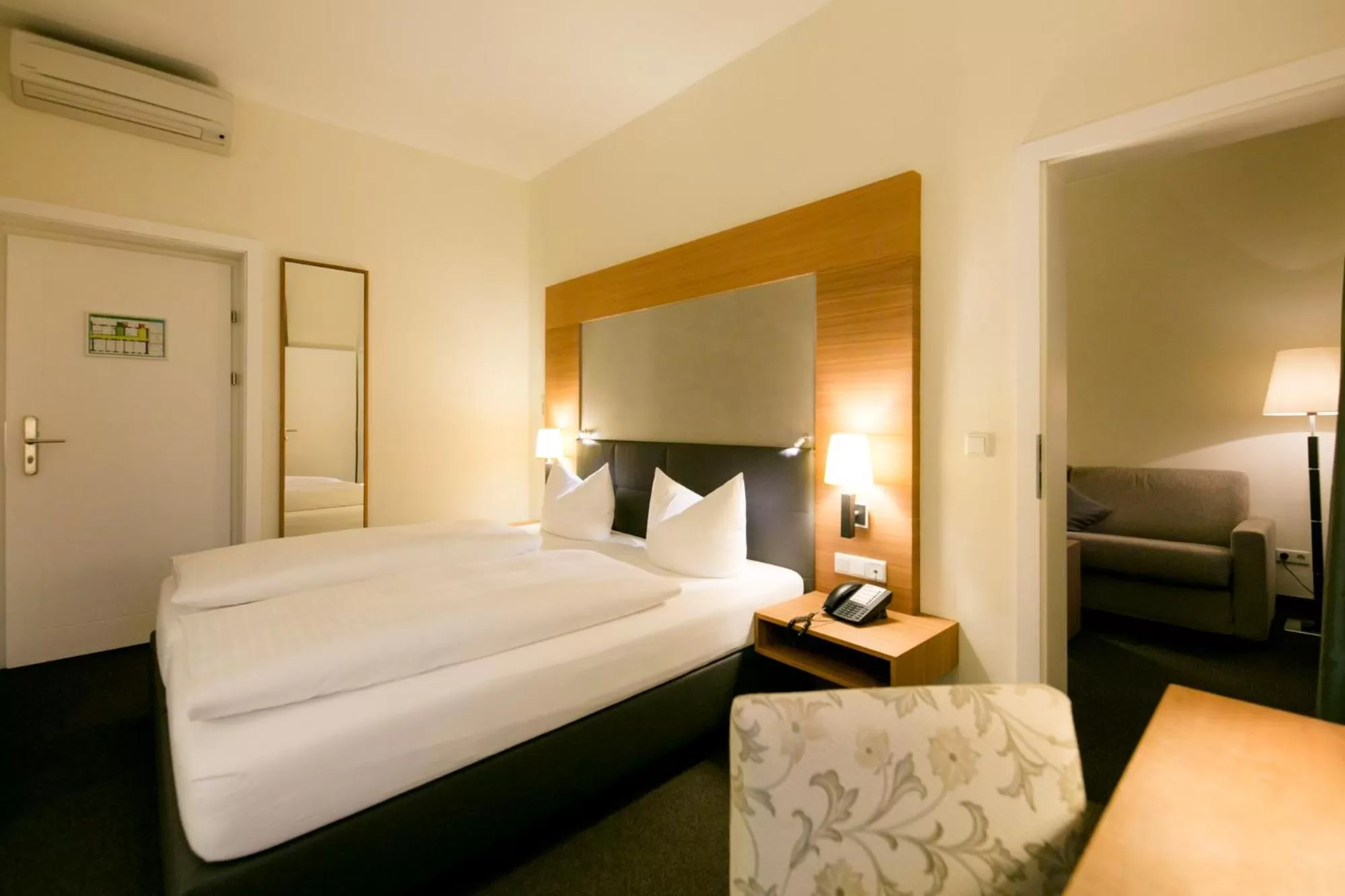 Photo of the whole room, Bed in Hotel Sailer