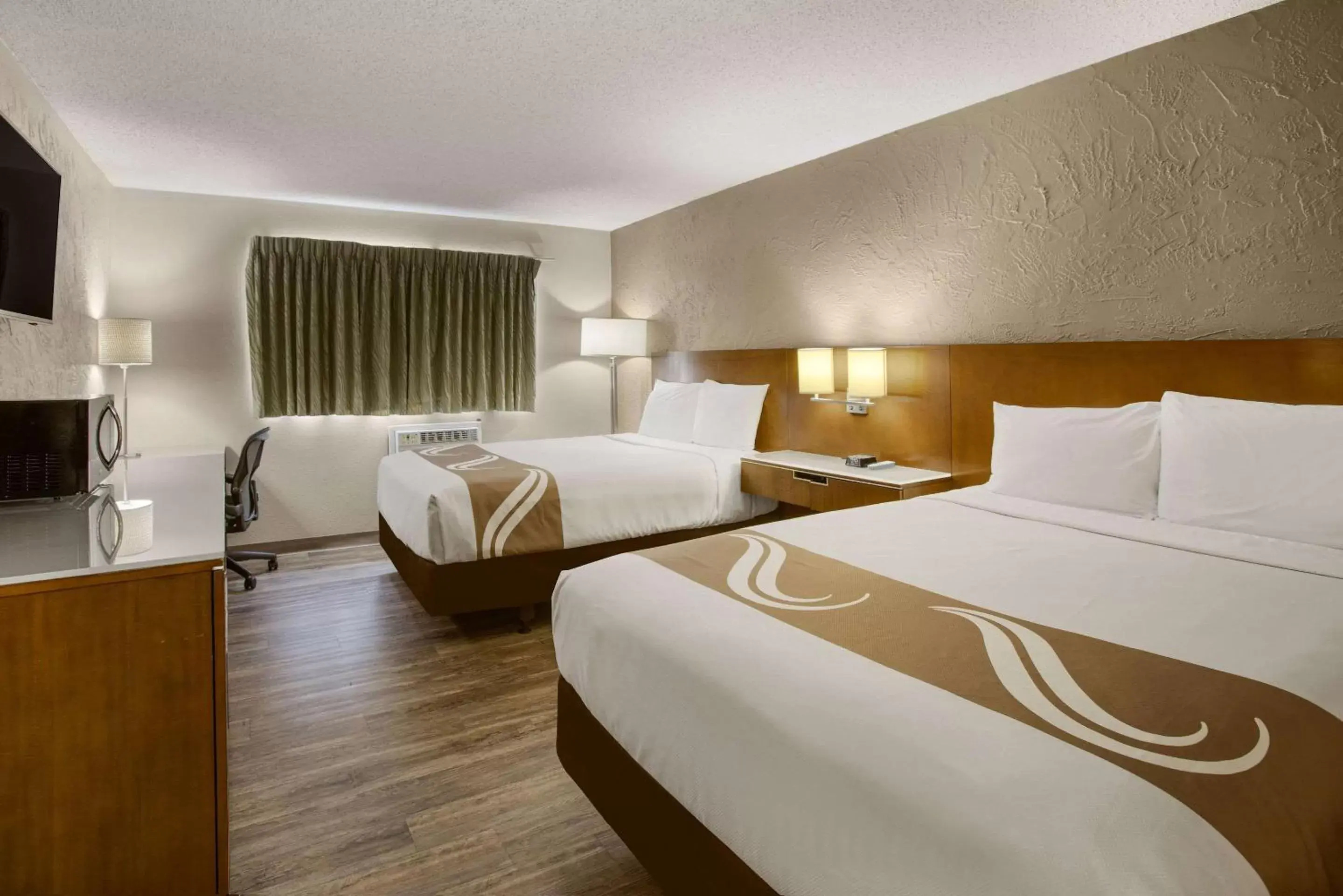 Bedroom, Bed in Rodeway Inn & Suites Grand Rapids Southeast Bedroom, Bed in Rodeway Inn & Suites Grand Rapids Southeast