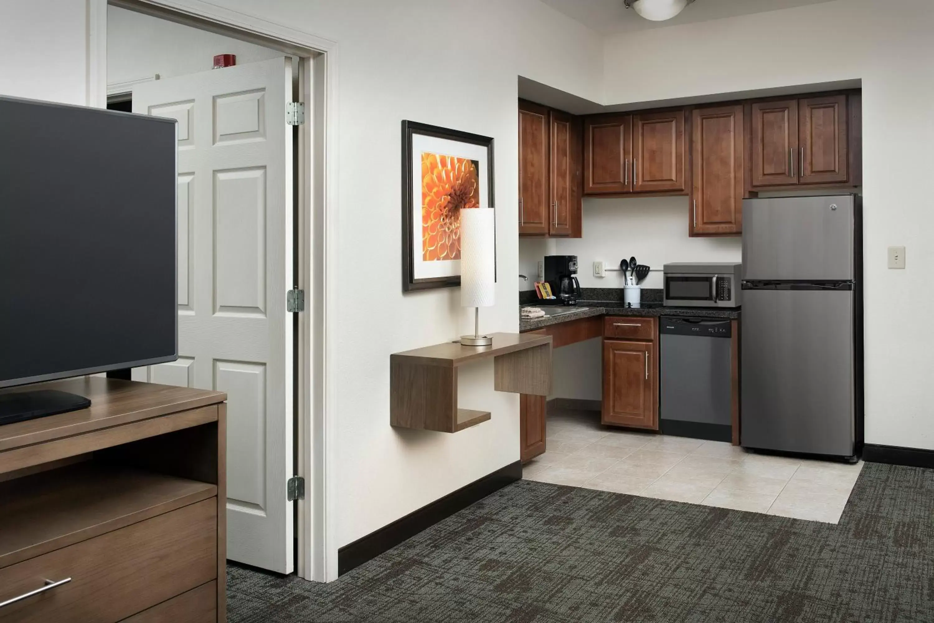 Photo of the whole room, Kitchen/Kitchenette in Staybridge Suites Greenville I-85 Woodruff Road, an IHG Hotel