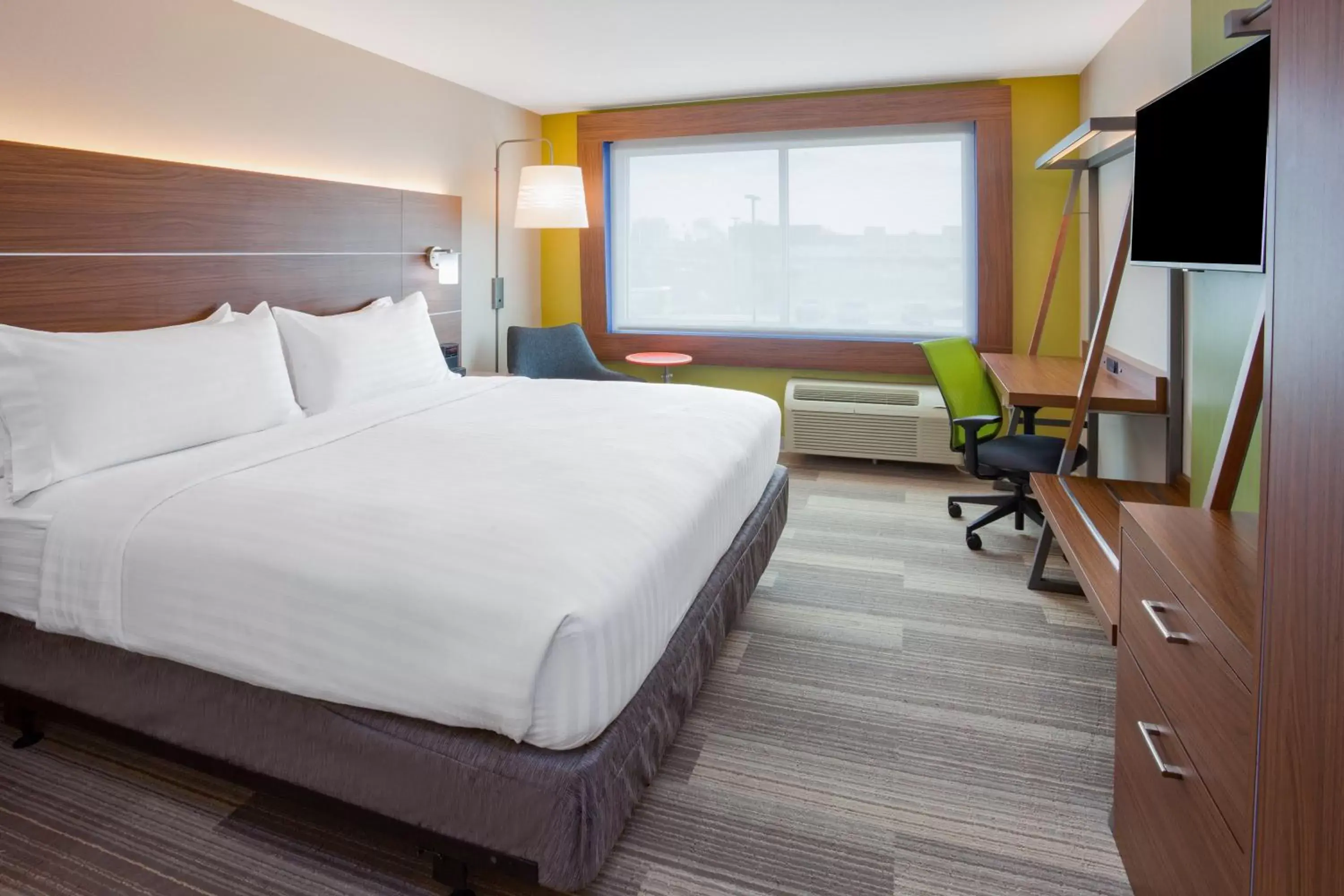 Photo of the whole room, Bed in Holiday Inn Express and Suites Des Moines Downtown, an IHG Hotel