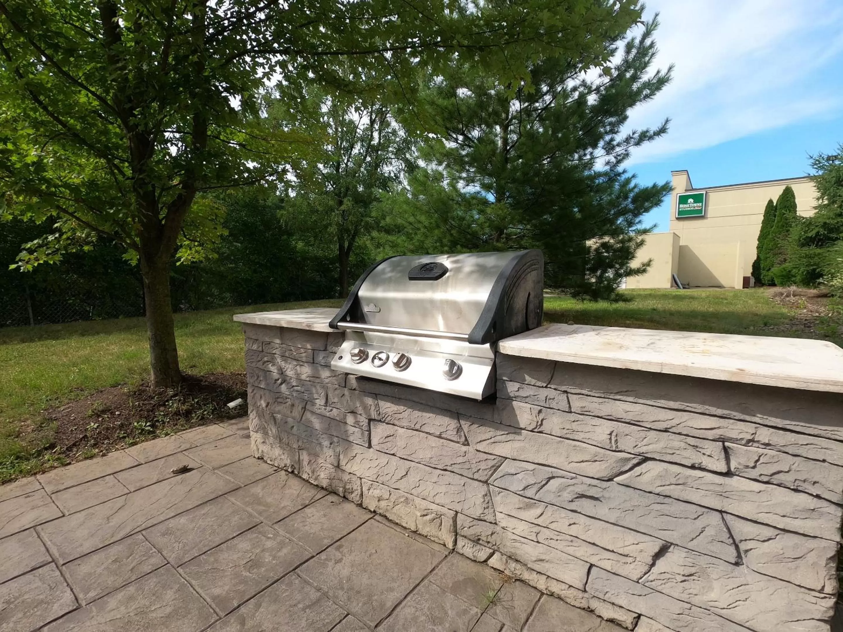 BBQ facilities in HomeTowne Studios & Suites by Red Roof Washington