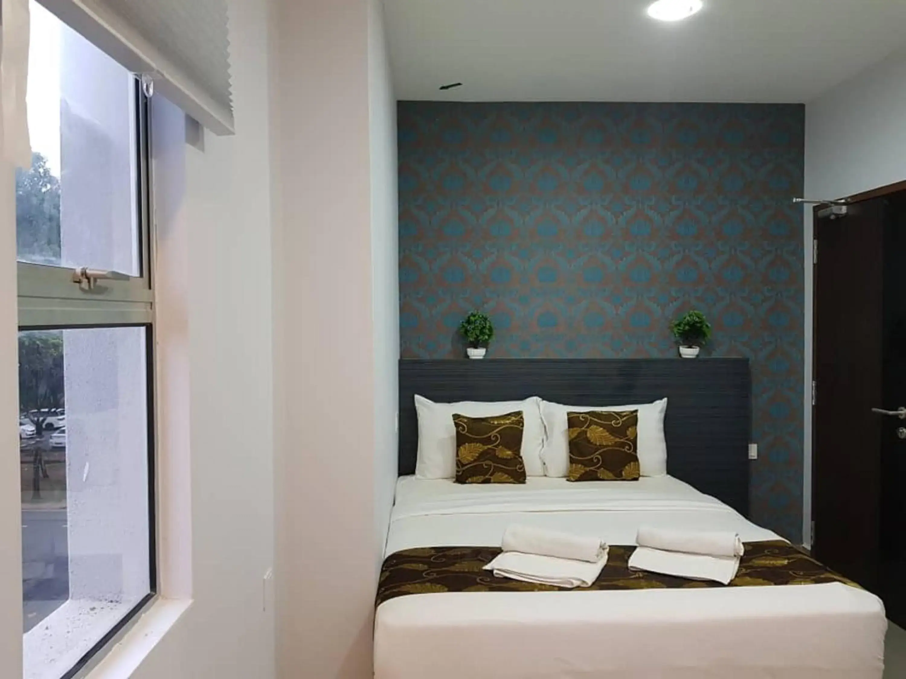 Bedroom, Bed in D'Metro Hotel