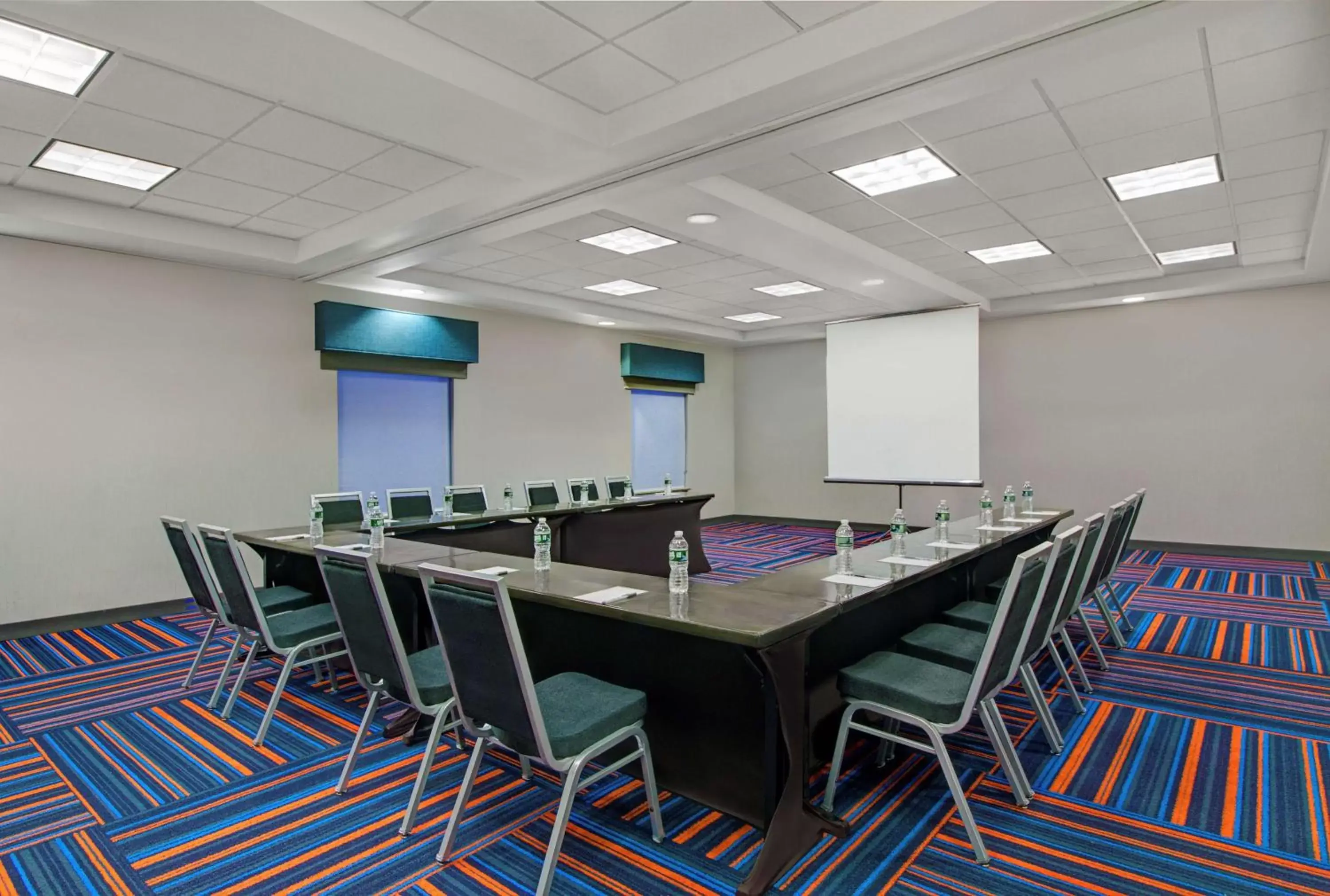 Meeting/conference room in Hampton Inn & Suites by Hilton Syracuse Dewitt