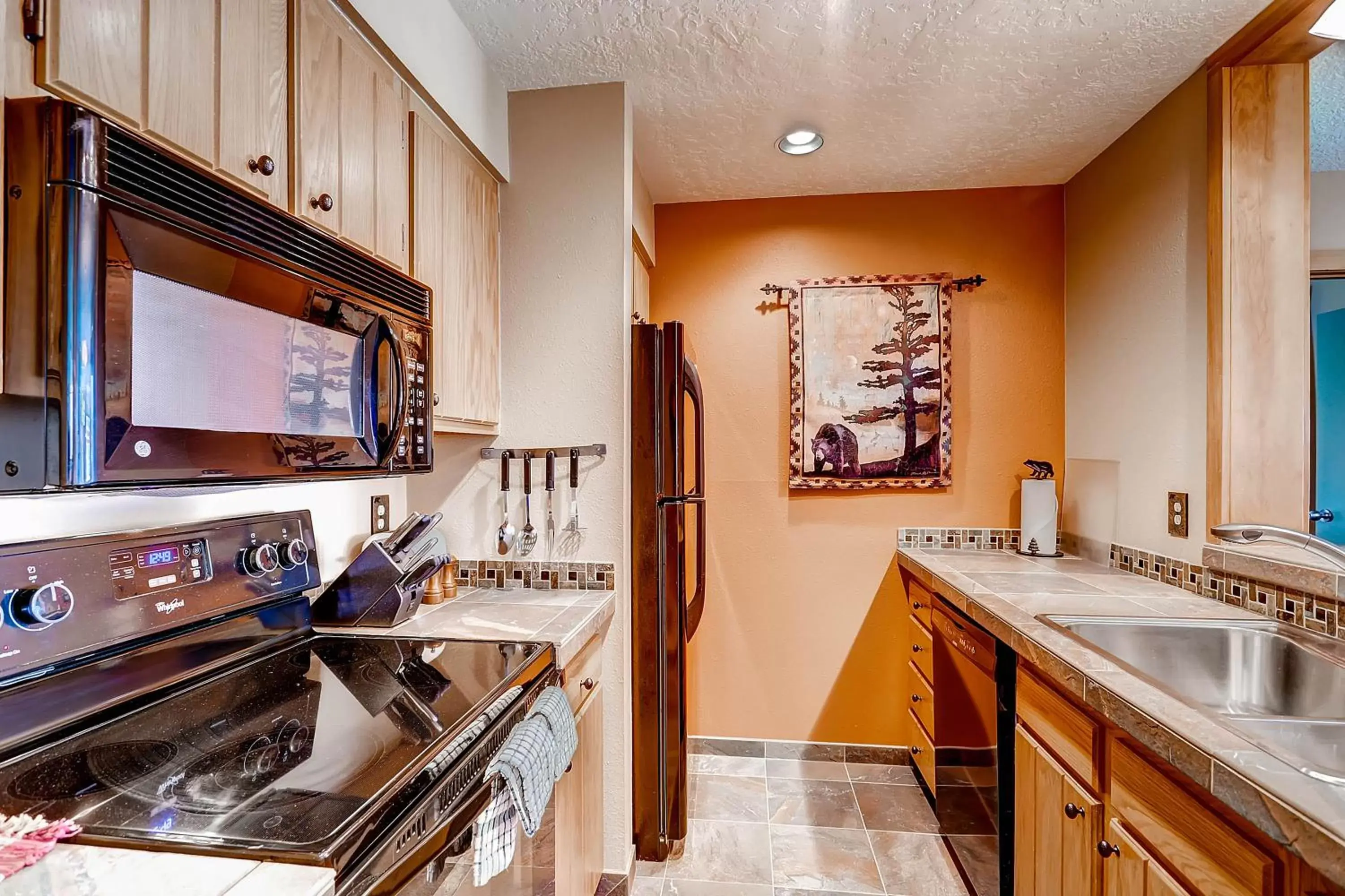 Kitchen/Kitchenette in Lakeside Village by Keystone Resort