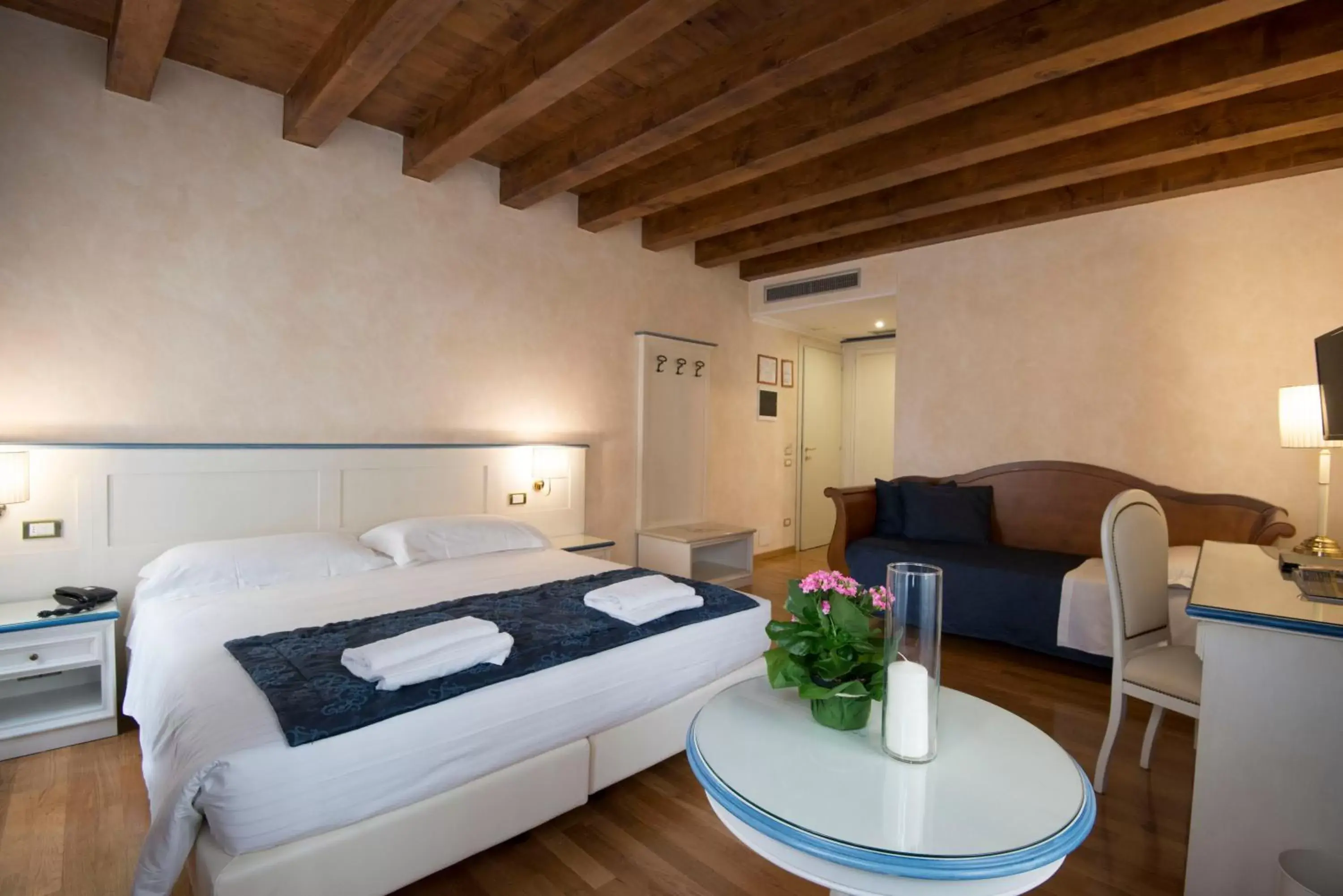 Bedroom, Bed in Albergo Mazzanti