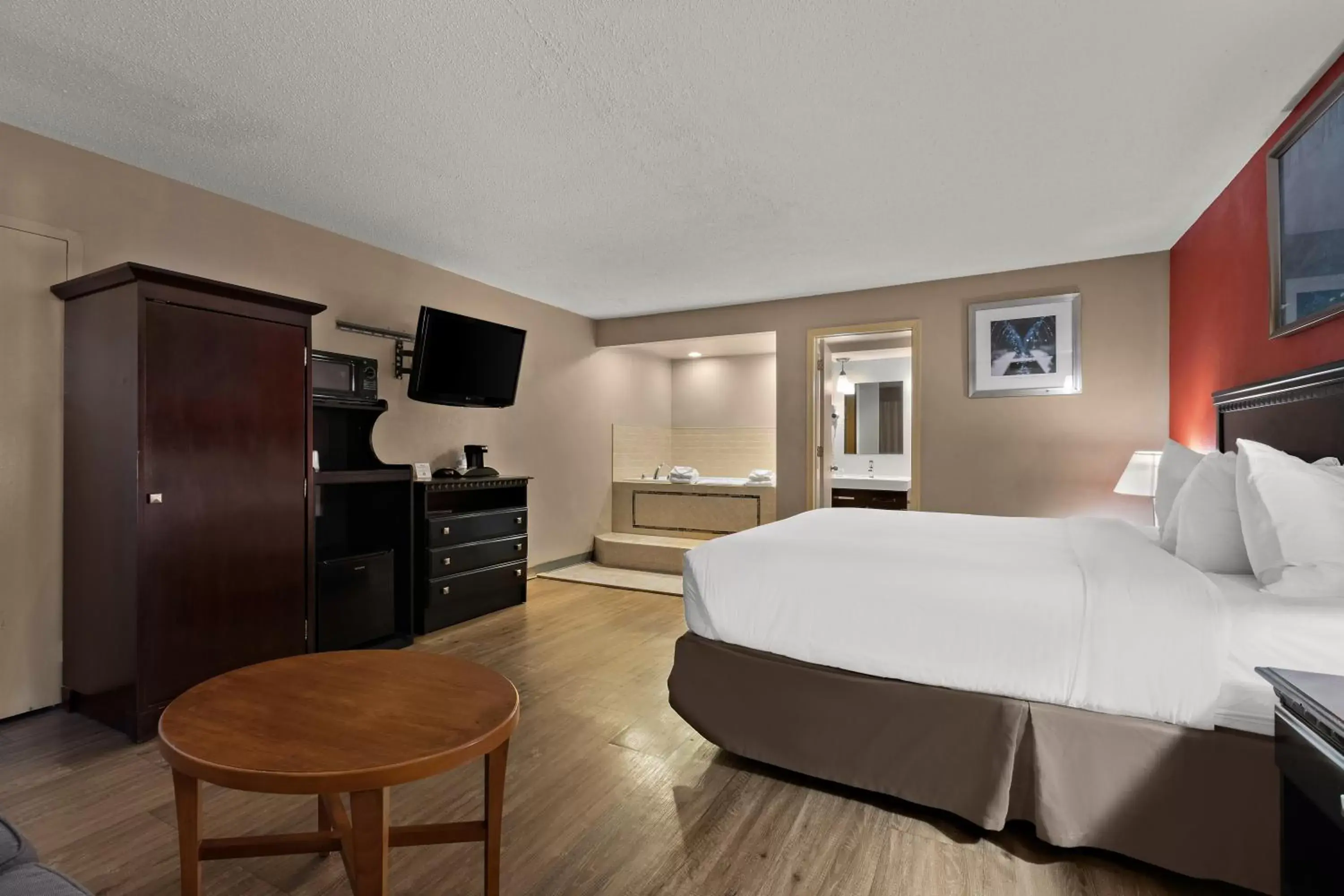 Bedroom, TV/Entertainment Center in Quality Inn Wayne - Fairfield Area