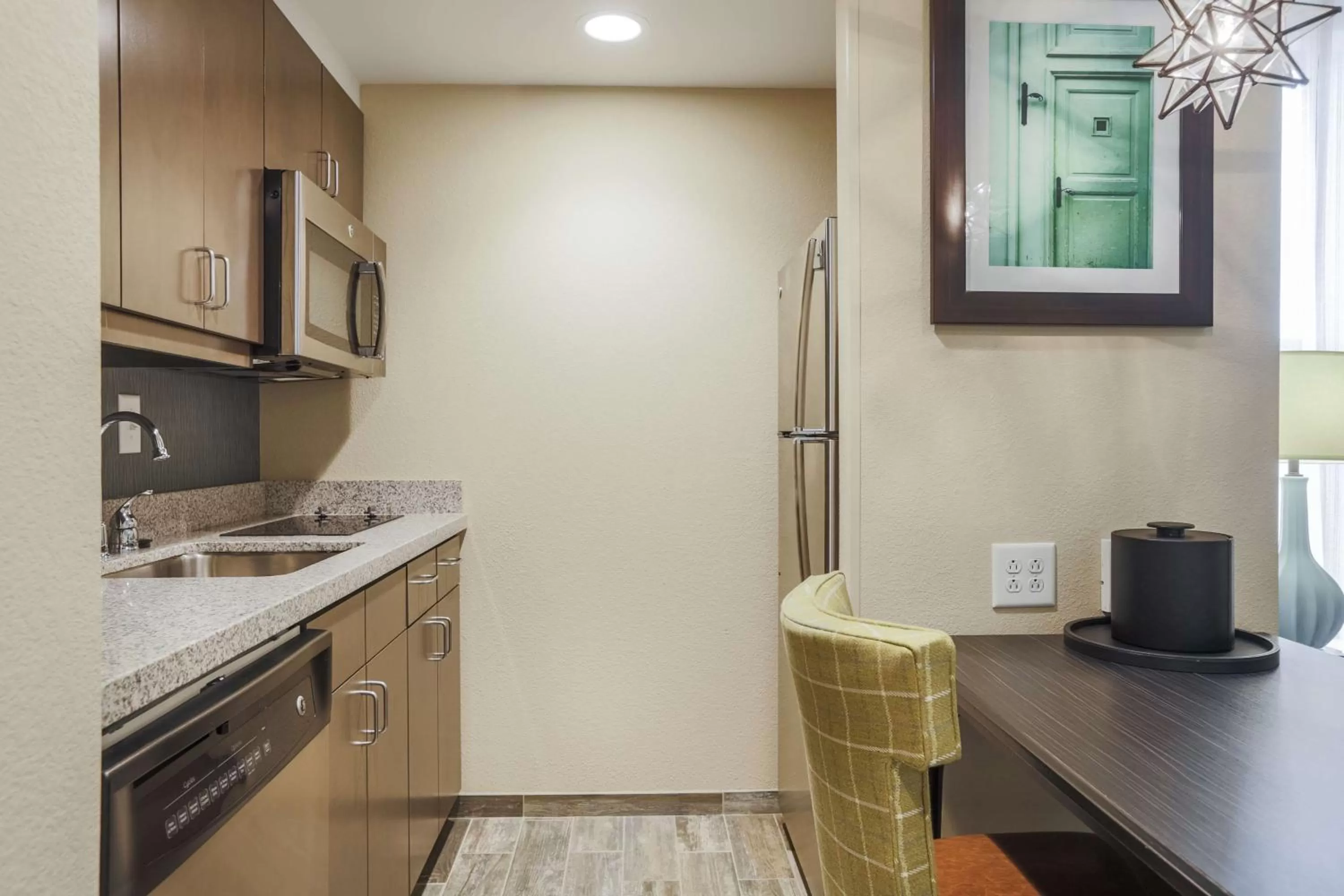 Kitchen or kitchenette in Homewood Suites By Hilton Charleston Historic District