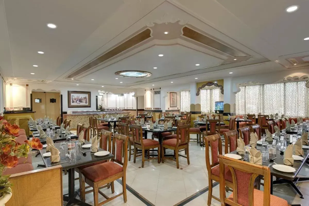 Restaurant/Places to Eat in Hotel Amar