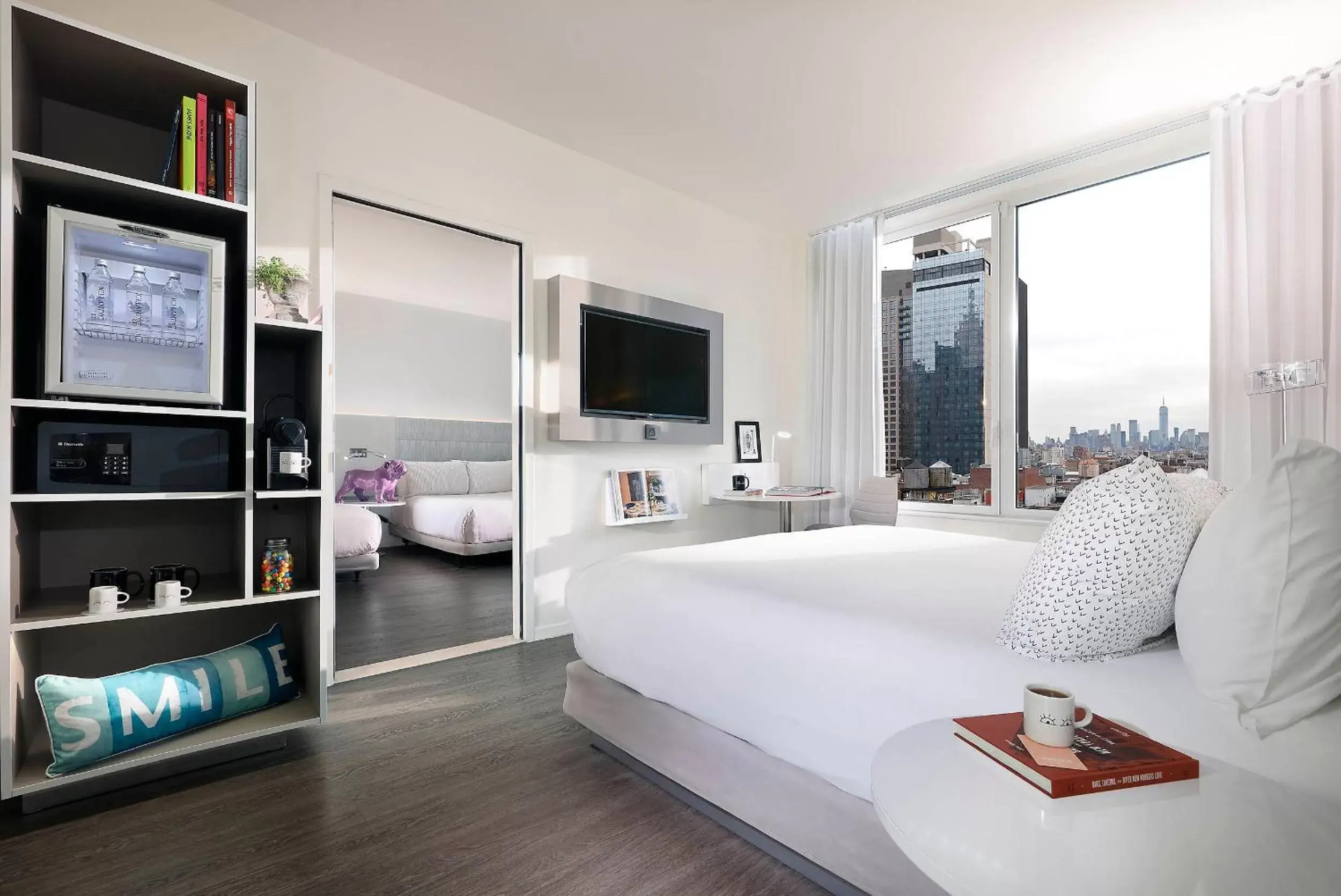 Photo of the whole room in INNSiDE by Meliá New York Nomad