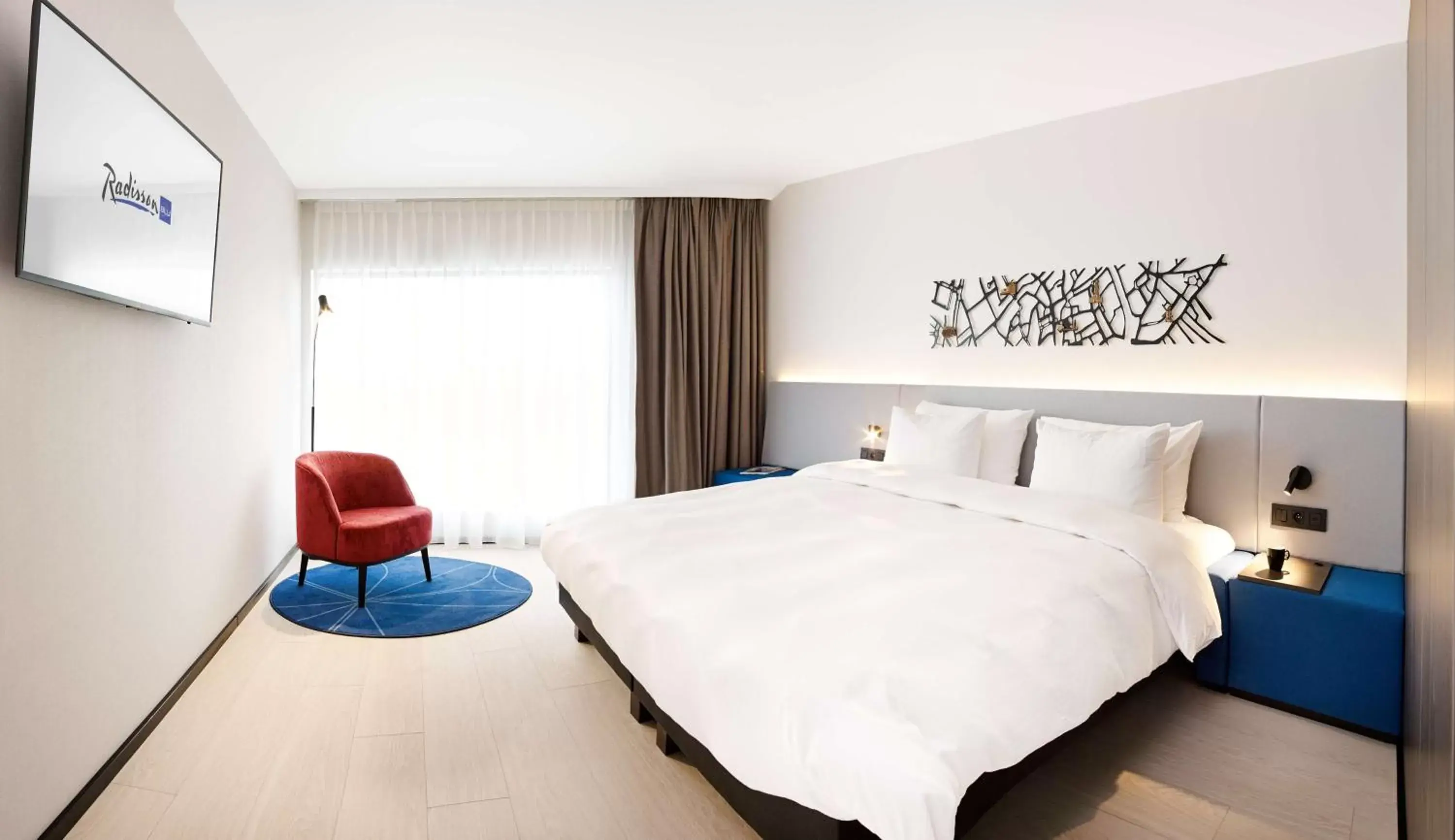 Bedroom, Bed in Radisson Blu Hotel, Bruges