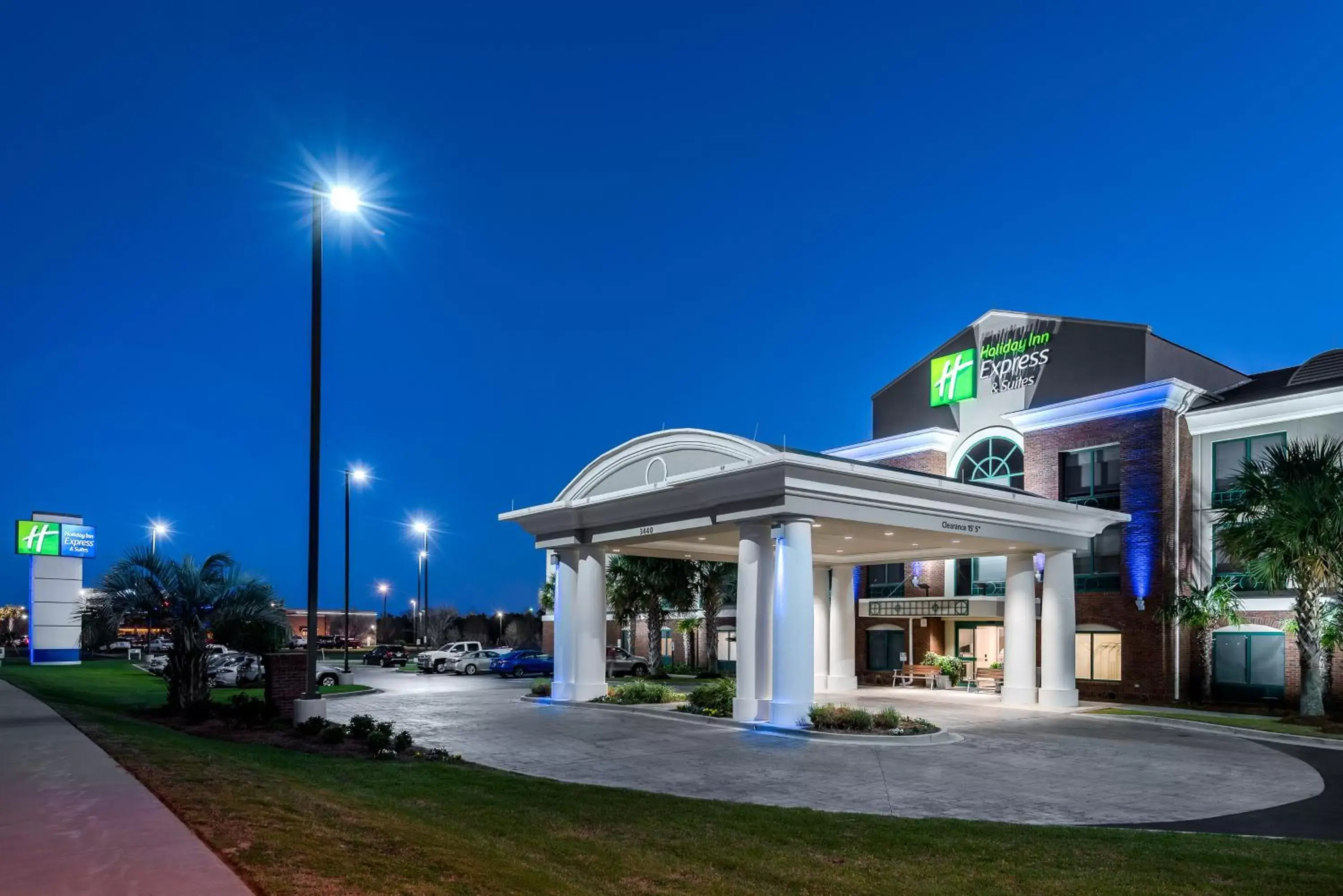 Property Building in Holiday Inn Express & Suites Florence I-95 & I-20 Civic Ctr, an IHG Hotel