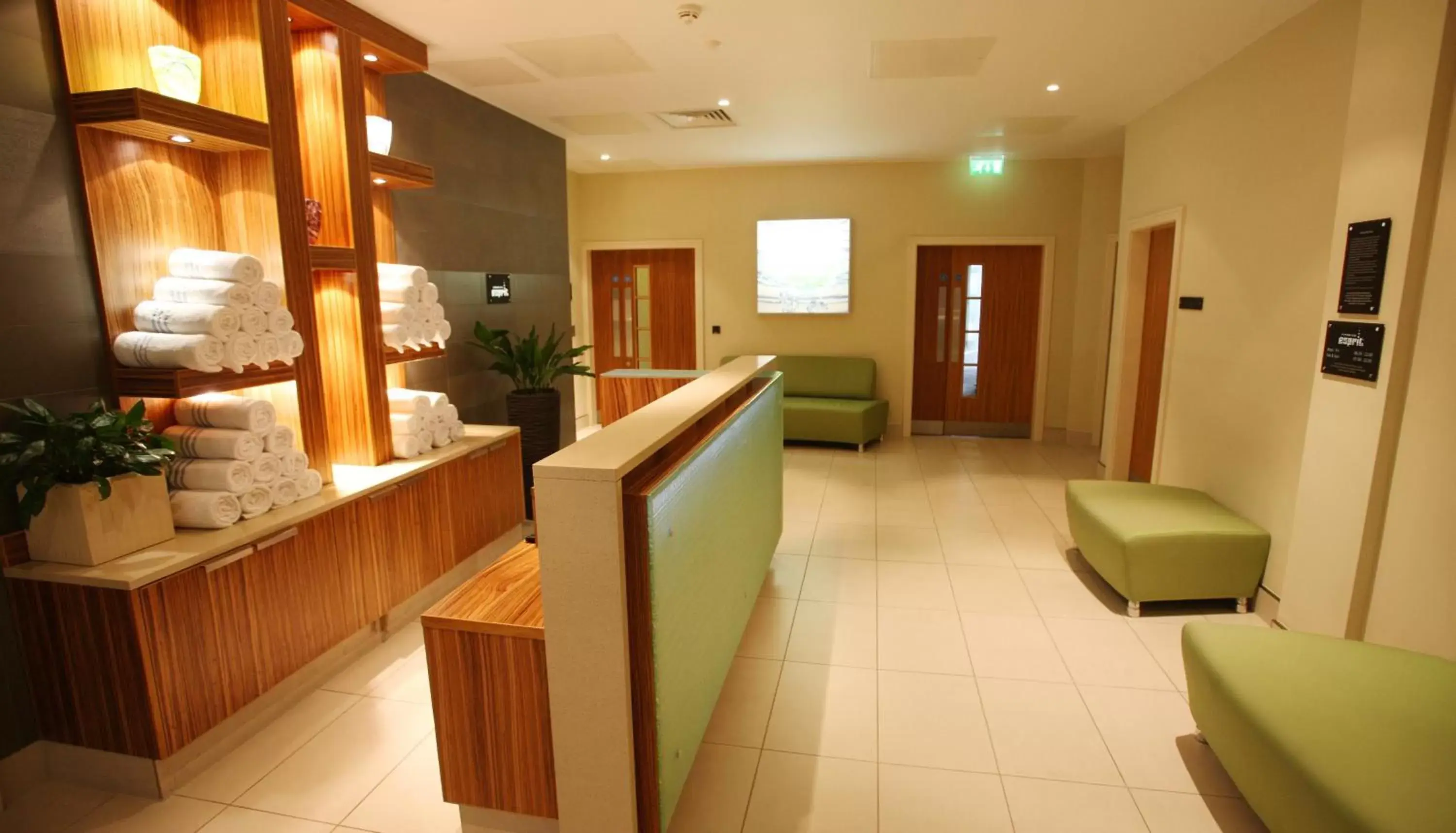 Fitness centre/facilities, Lobby/Reception in Crowne Plaza Reading East