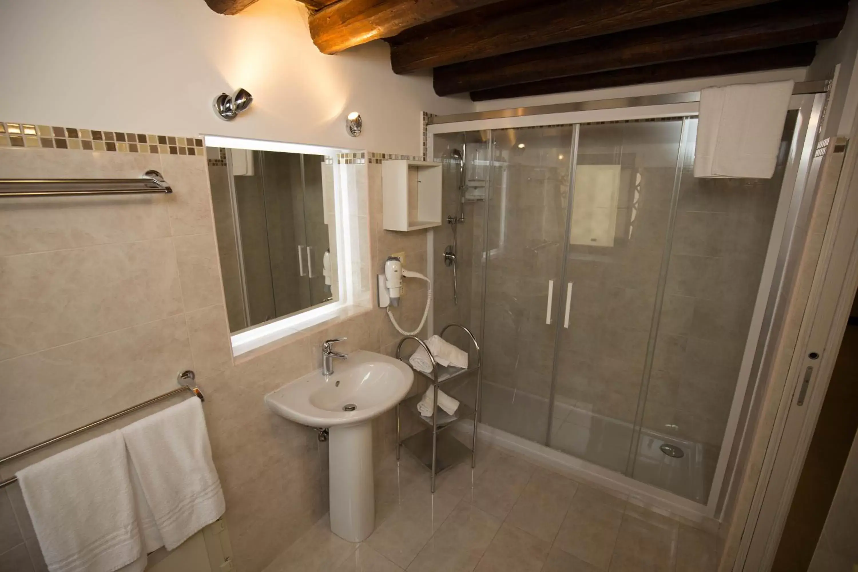 Bathroom in La Serenissima Hotel