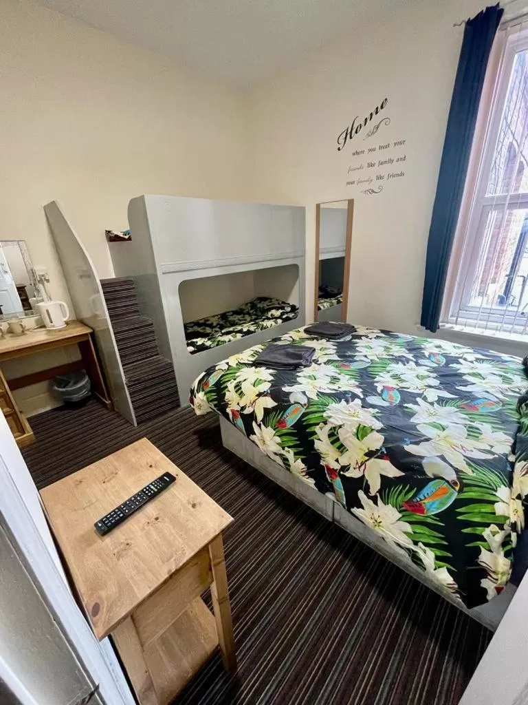 Photo of the whole room, Bed in Hayward Hotel