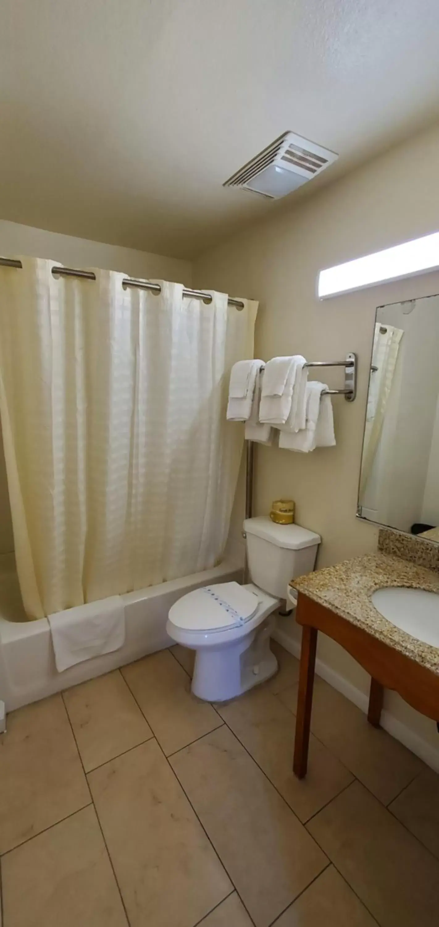 Bathroom in Anaheim National Inn