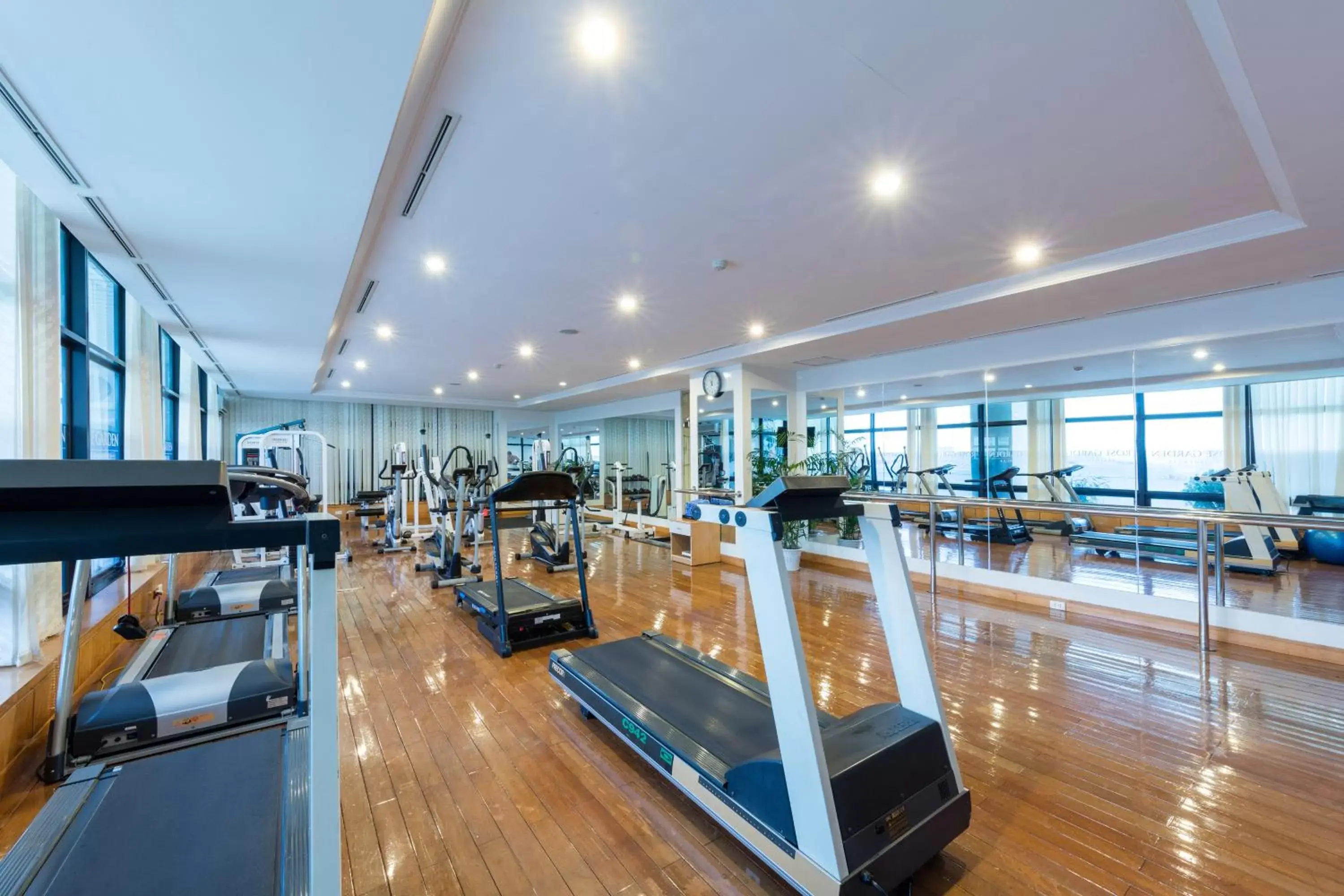 Fitness centre/facilities, Lounge/Bar in Rose Garden Residences
