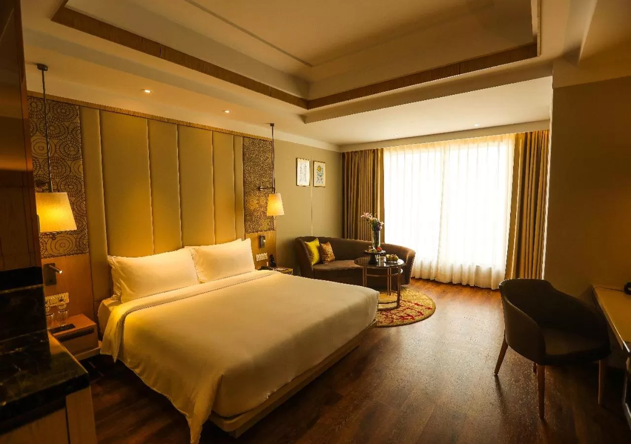 Bedroom, Bed in Radisson Bhopal