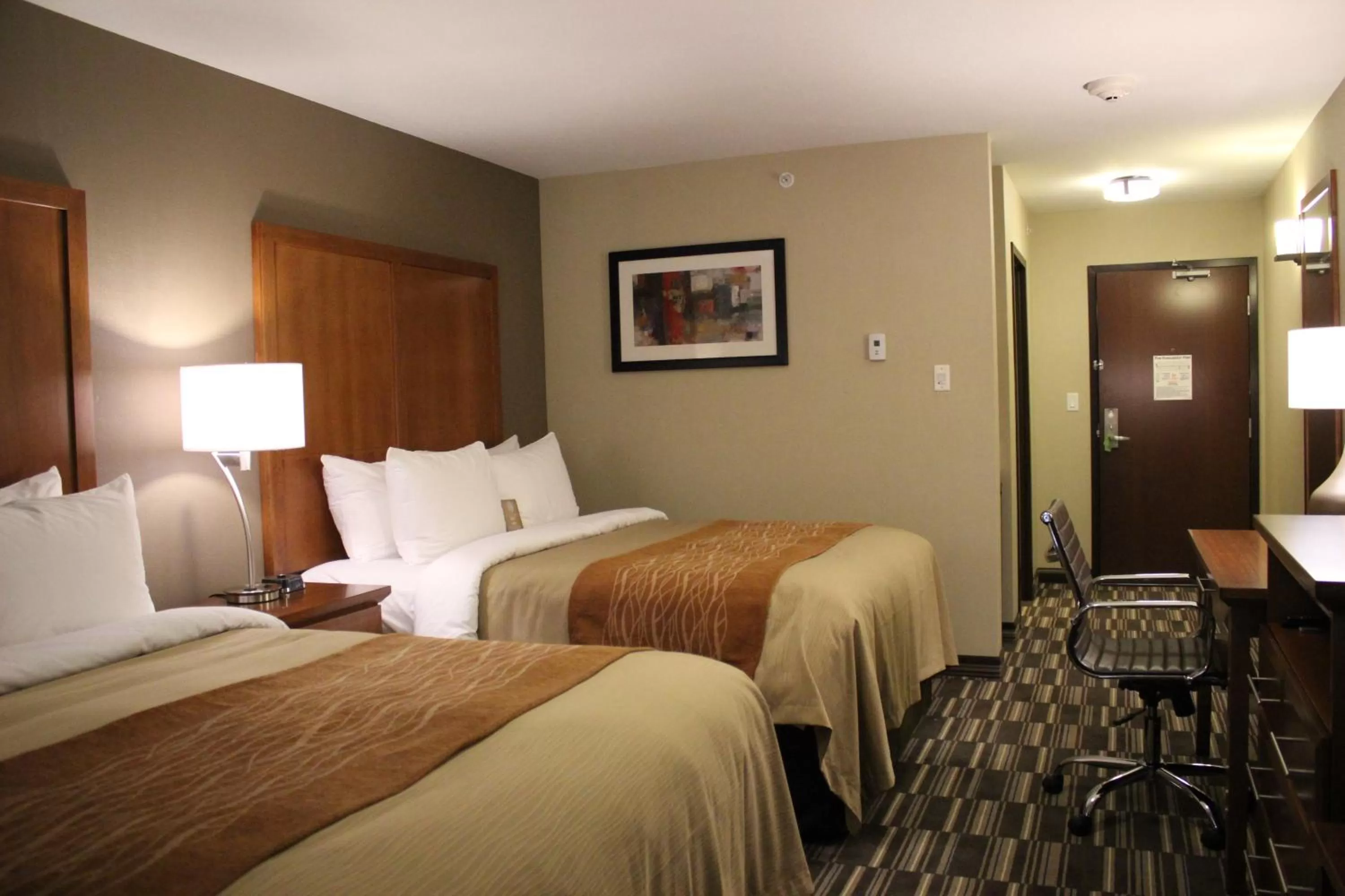 Photo of the whole room, Bed in Comfort Inn & Suites Edmonton International Airport