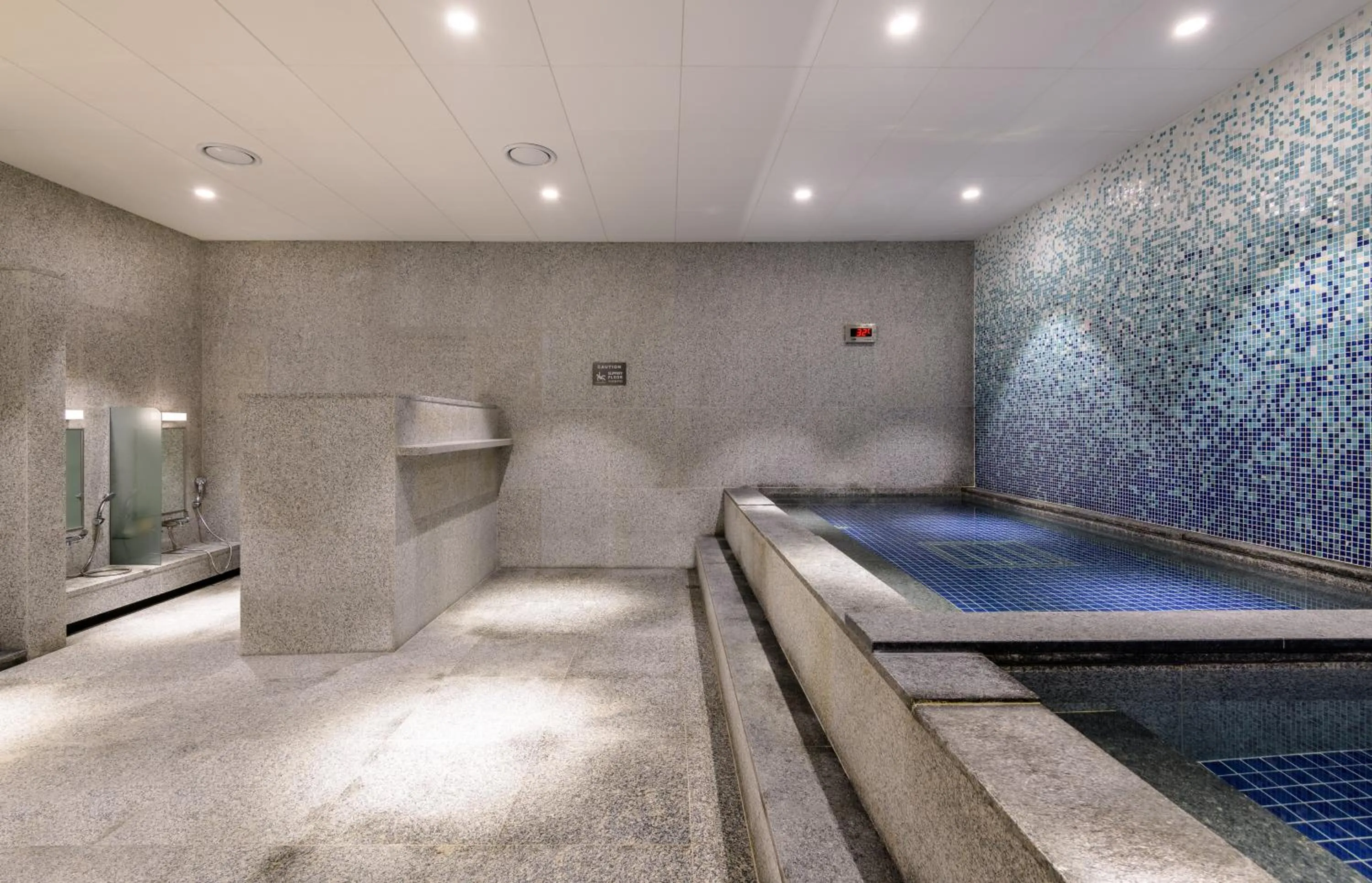 Hot Tub in The Grand Sumorum