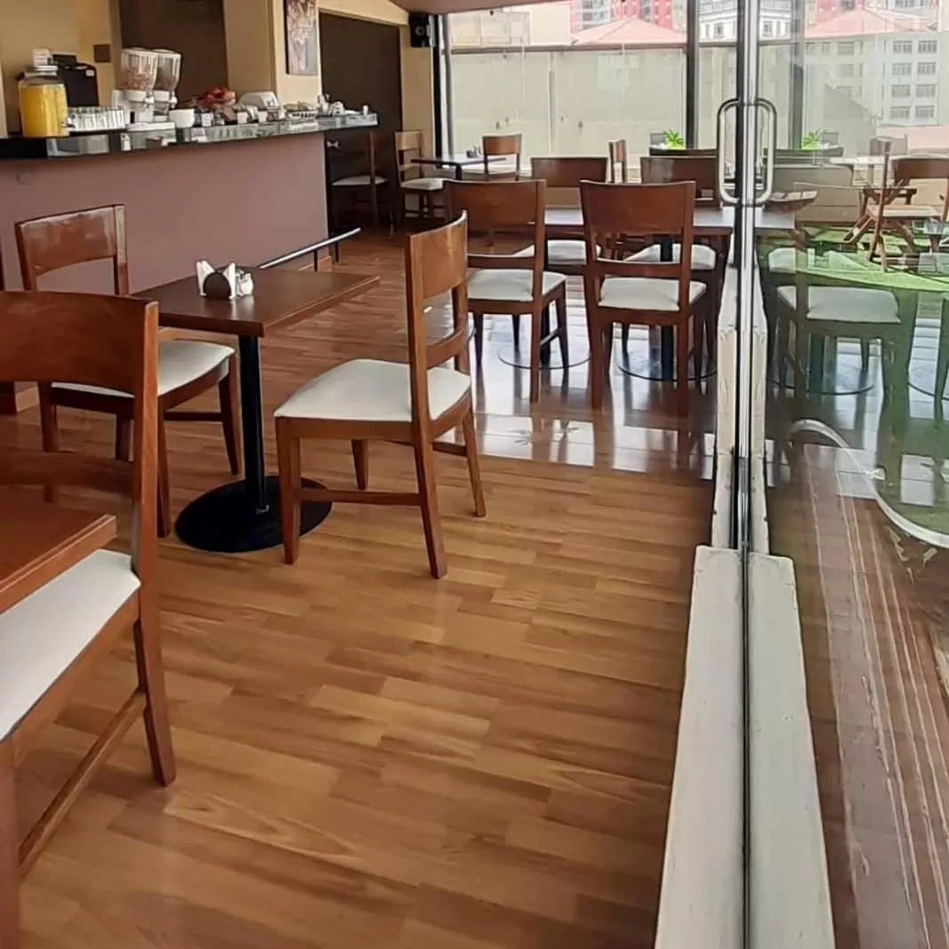 Restaurant/places to eat in Hotel Monte Carlo