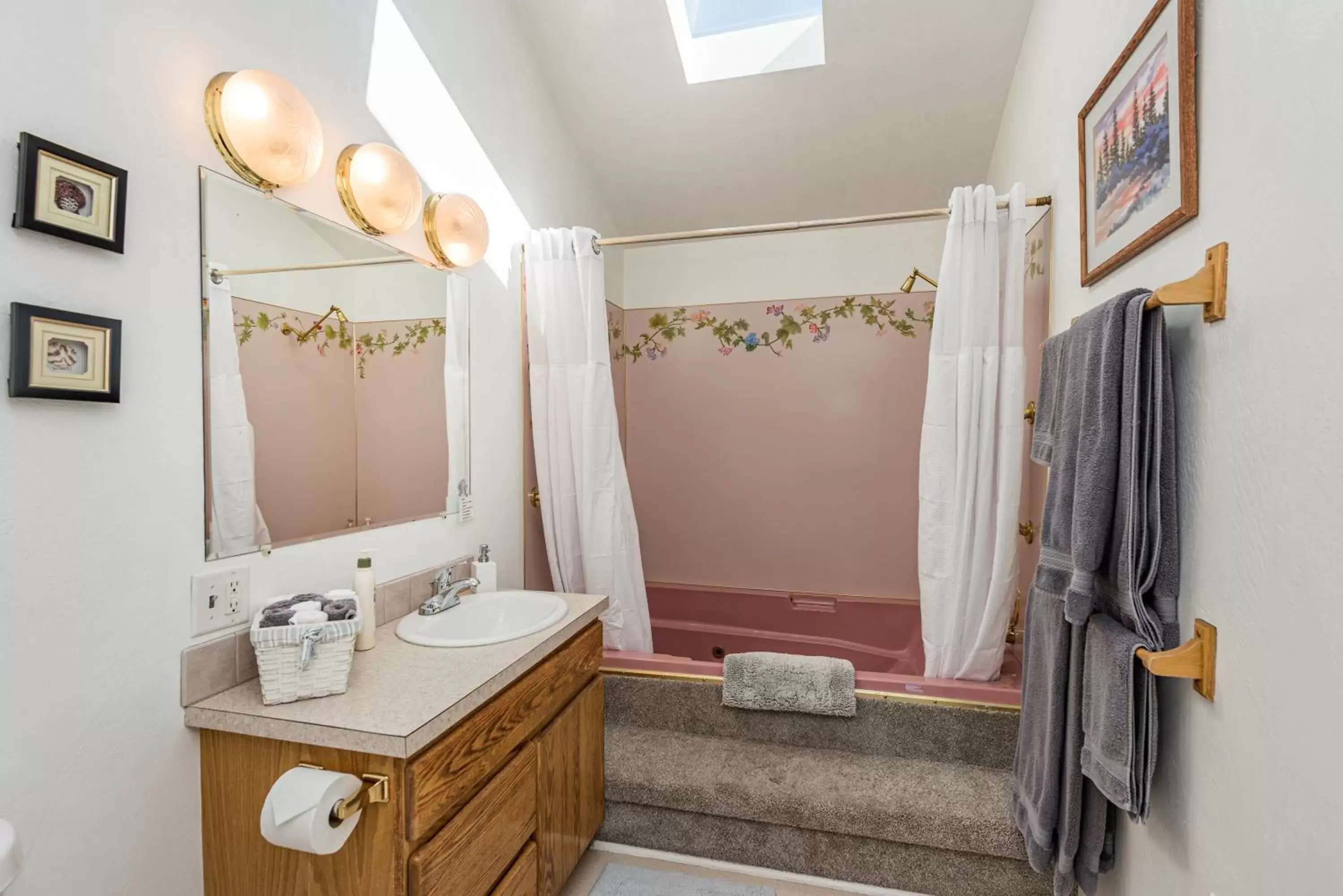 Shower, Bathroom in Juan de Fuca Cottages