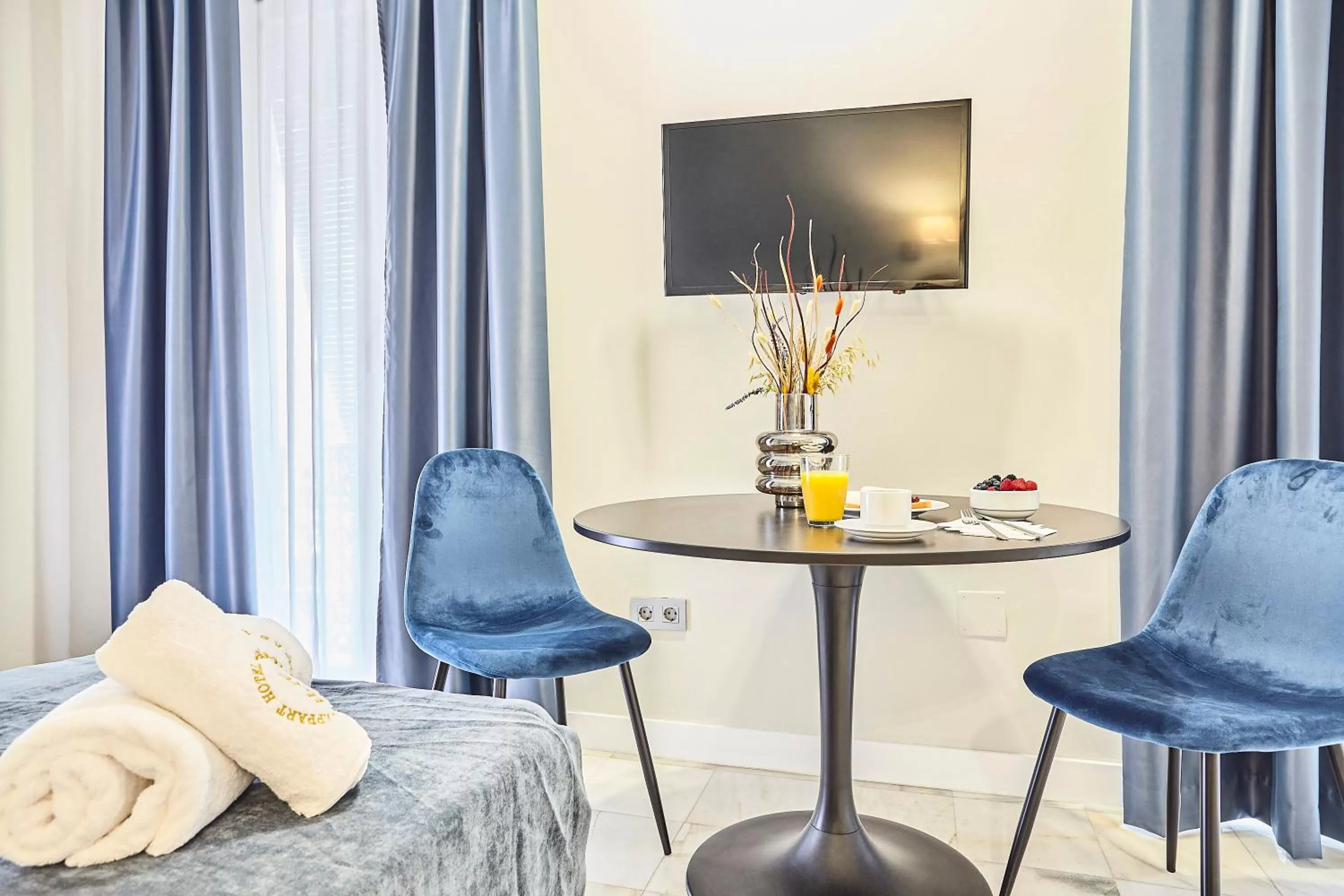 TV/Entertainment Center in Hello Alicante Apartamentos