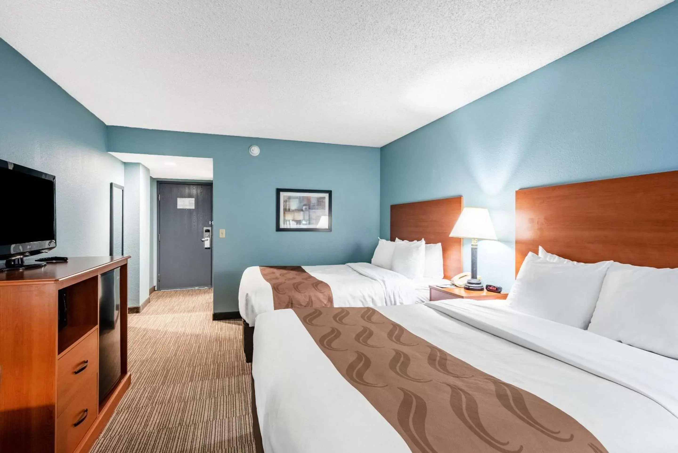 Photo of the whole room, Bed in Quality Inn & Suites Garden Of The Gods