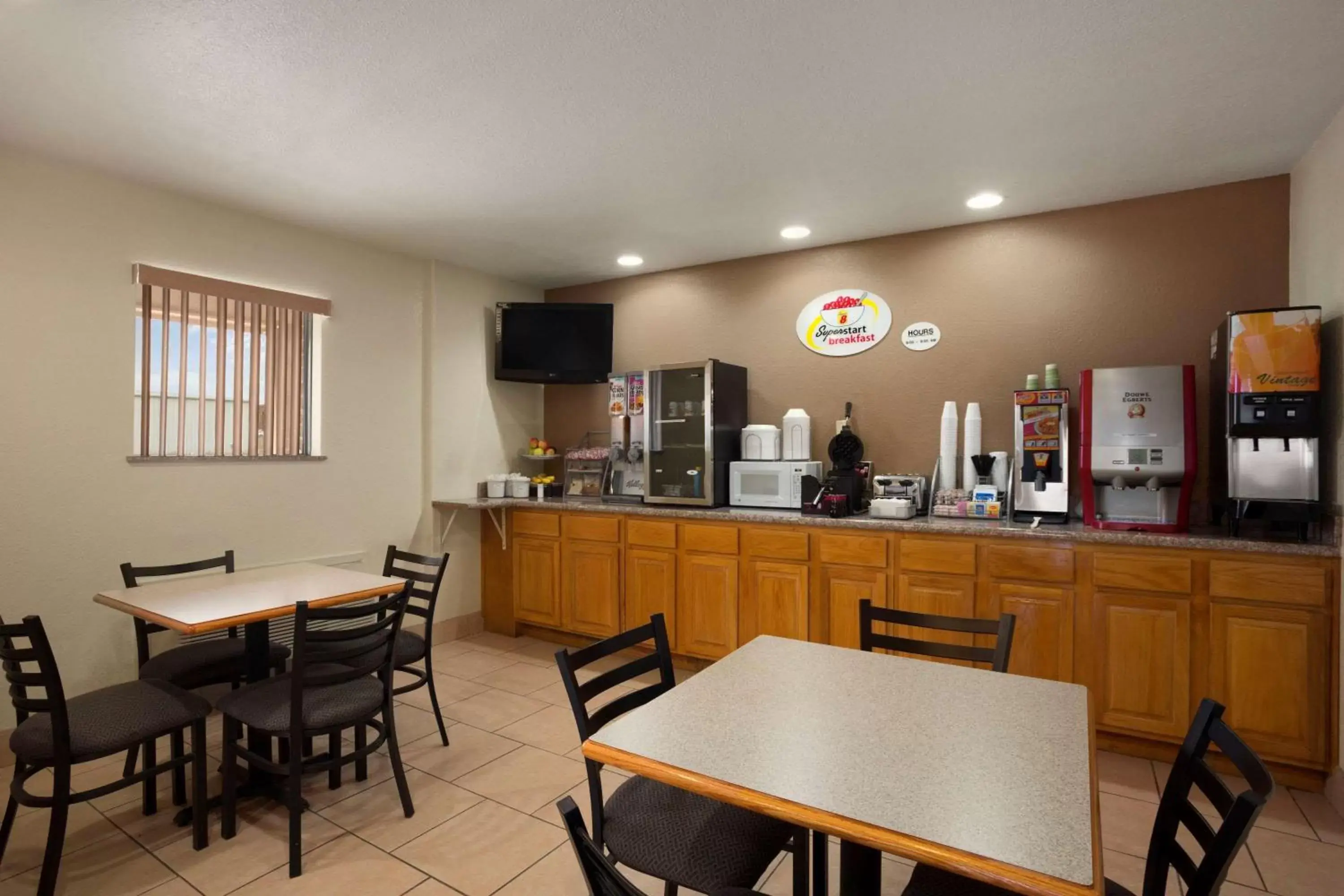 Restaurant/Places to Eat in Super 8 by Wyndham Pleasanton