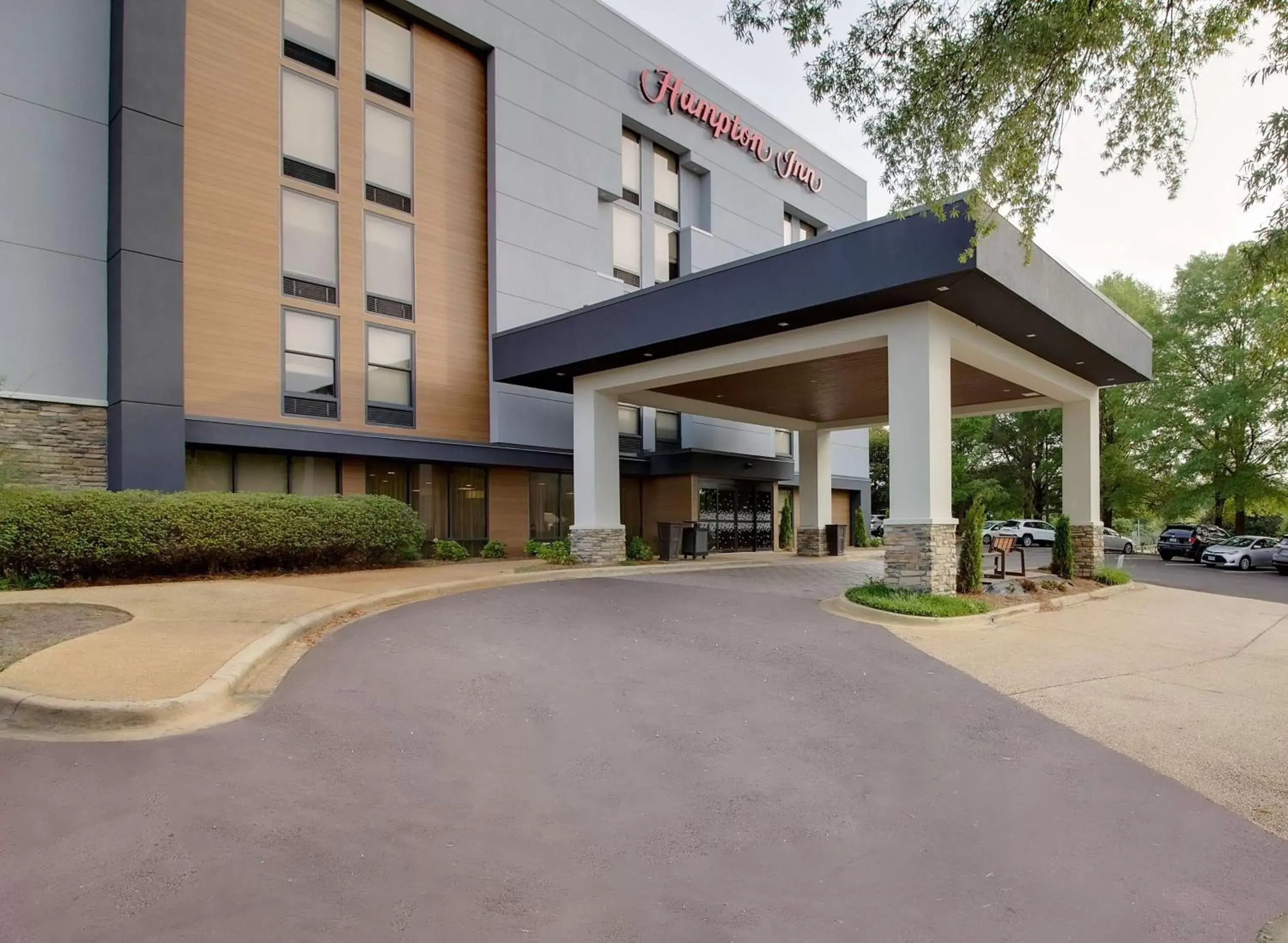 Property building in Hampton Inn Birmingham-Colonnade 280 Property building in Hampton Inn Birmingham-Colonnade 280