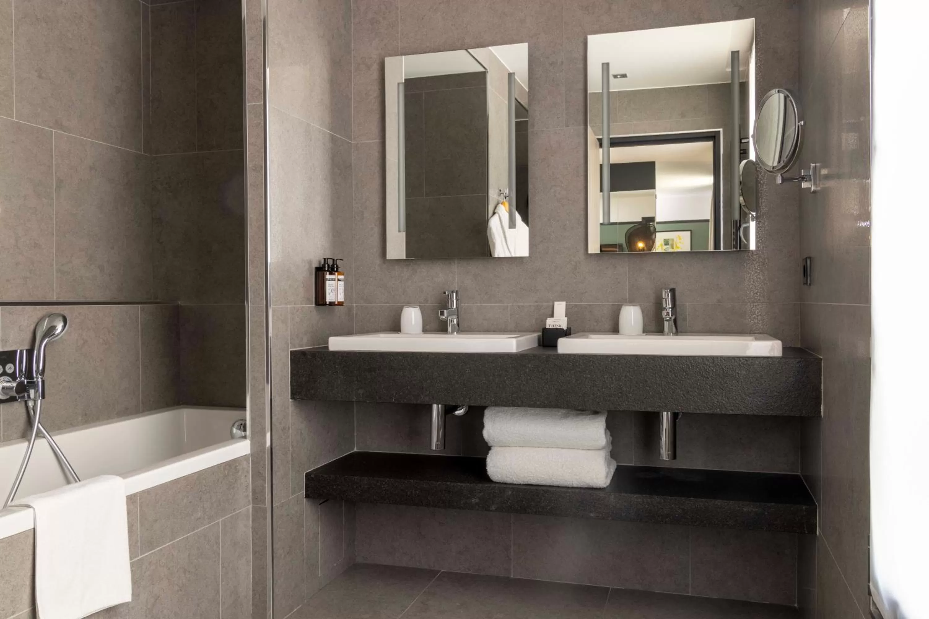 Bathroom in Hôtel Opéra Liège