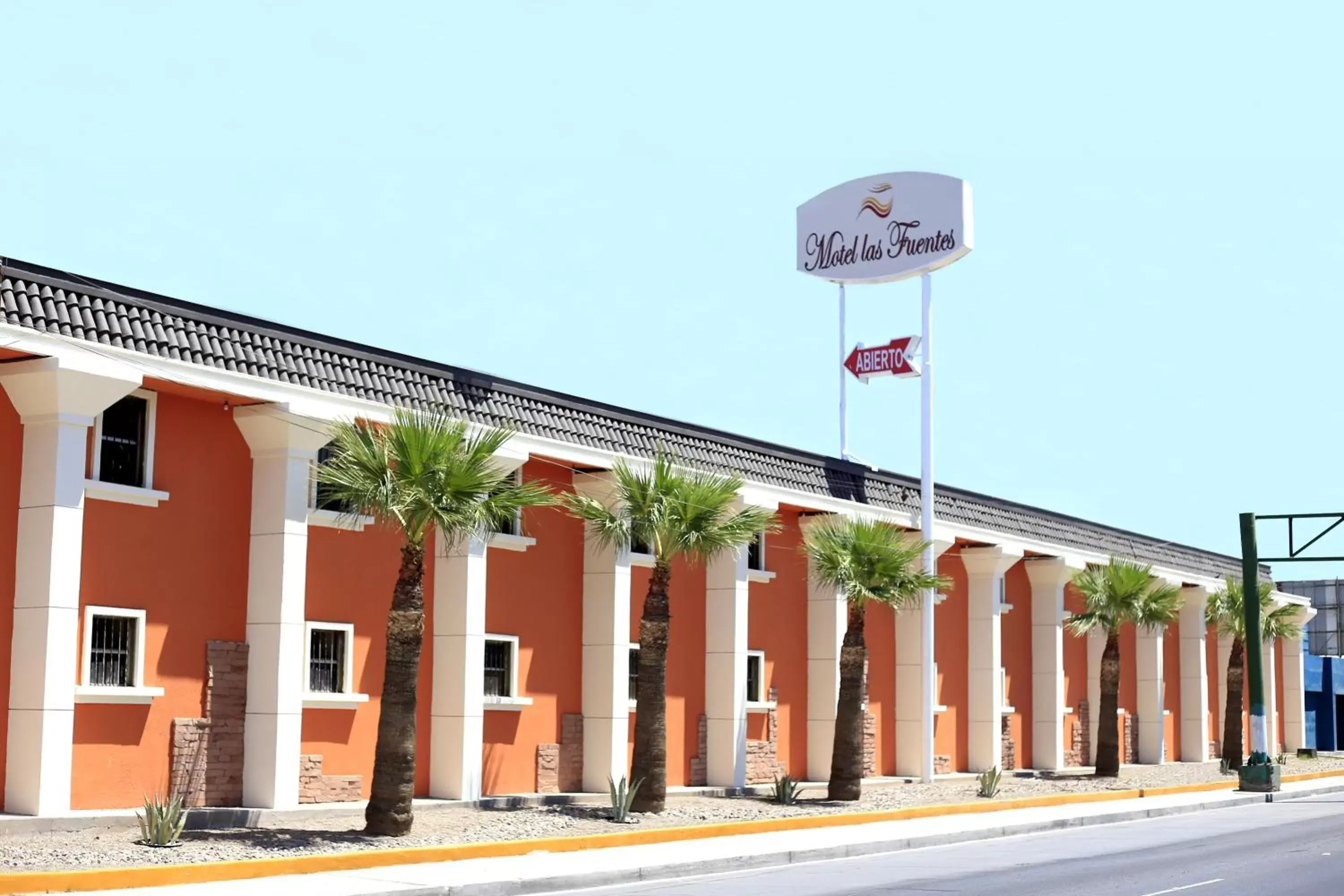 Property building, Facade/Entrance in Motel Las Fuentes