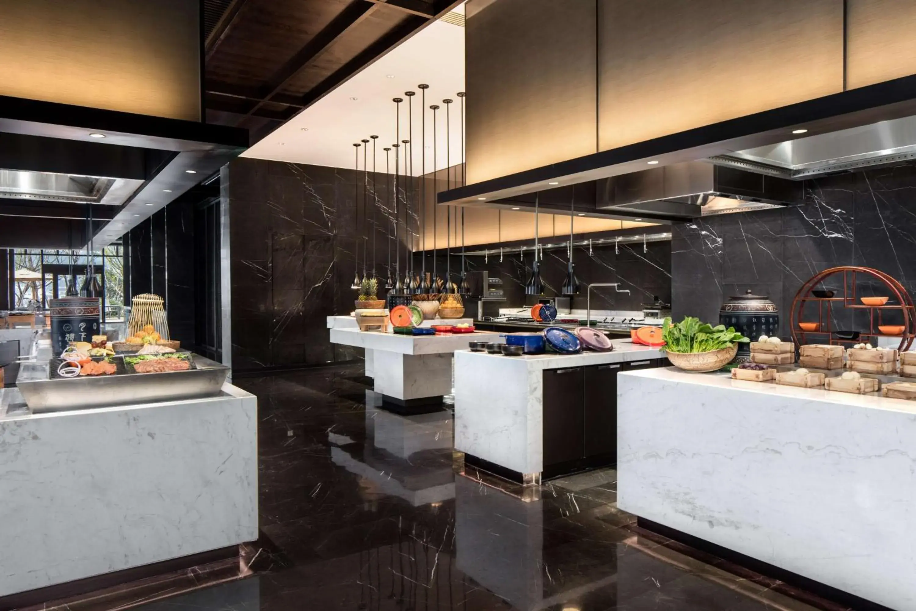 Restaurant/places to eat, Kitchen/Kitchenette in Hilton Ningbo Dongqian Lake