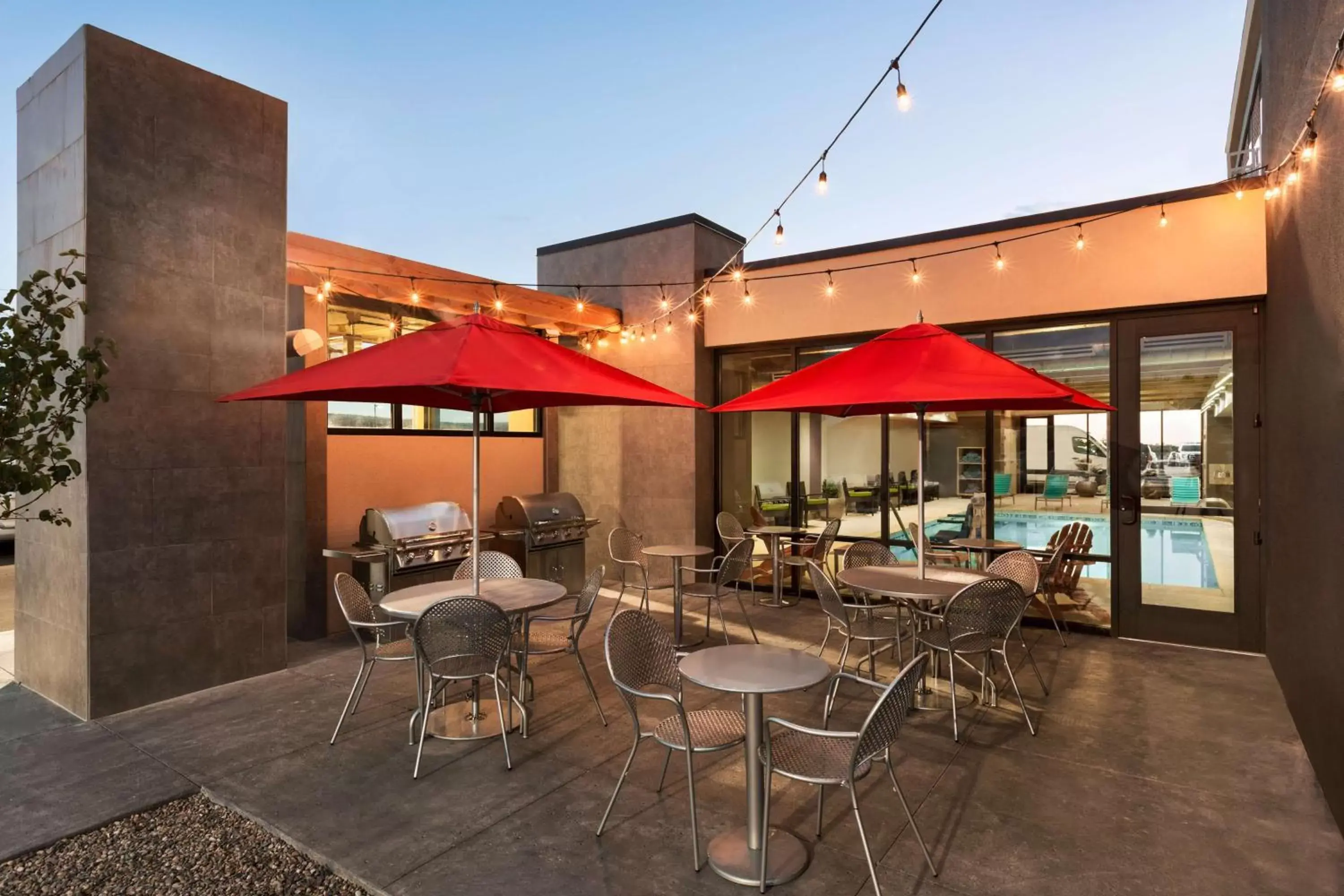 Patio, Restaurant/Places to Eat in Home2 Suites By Hilton Farmington/Bloomfield