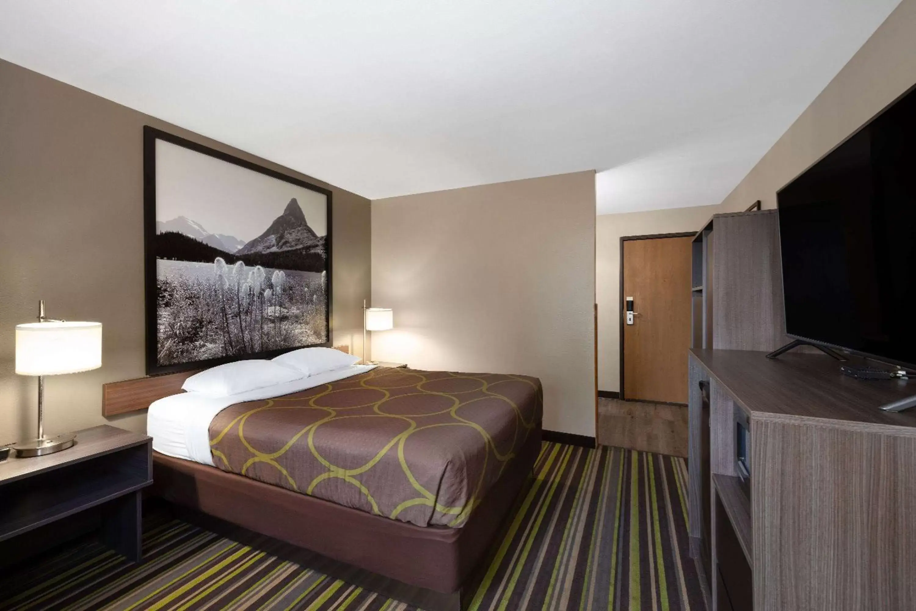 Queen Room - Mobility Access/Non-Smoking in Super 8 by Wyndham Belgrade/Bozeman Airport