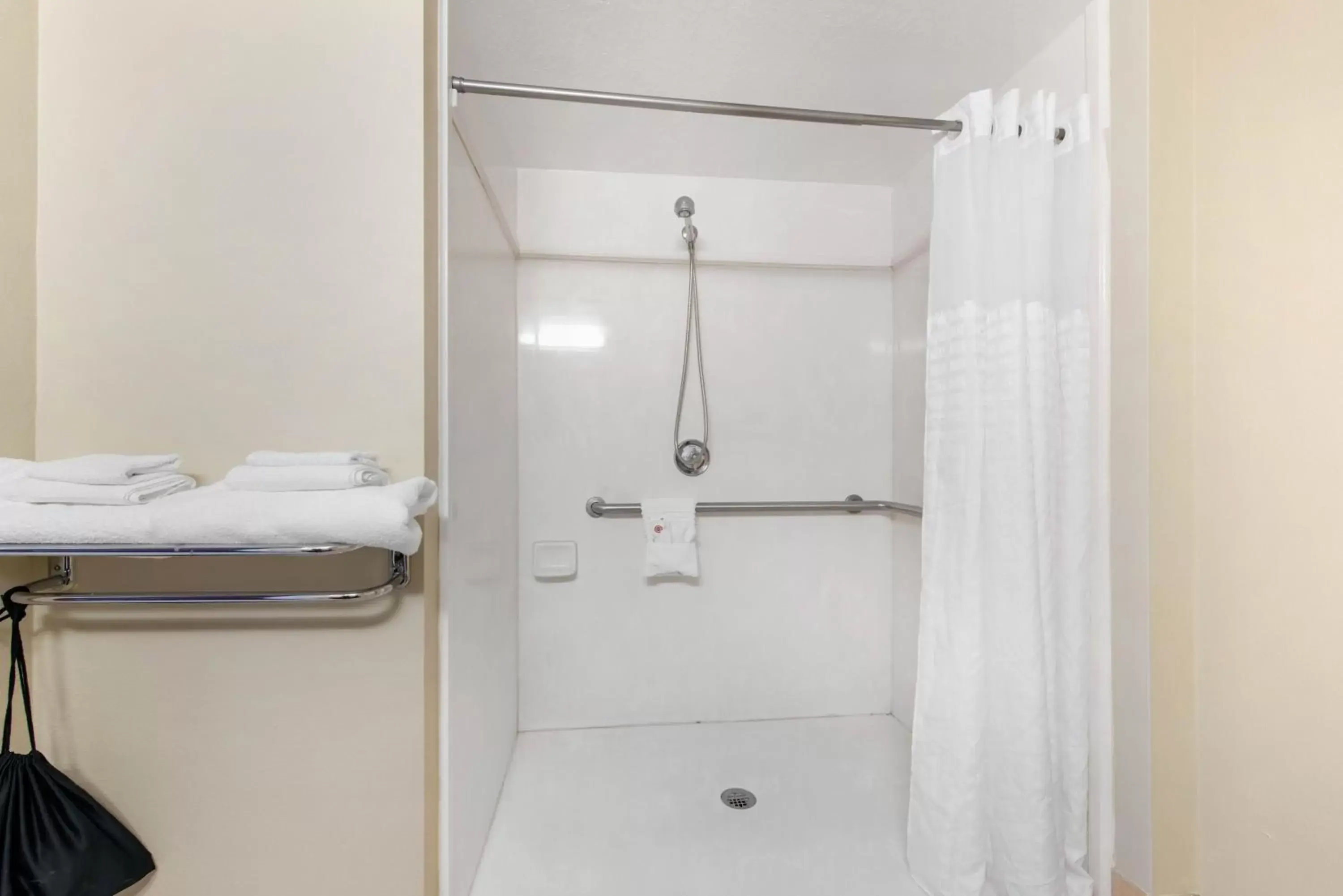 Shower, Bathroom in Comfort Inn & Suites Tavares North