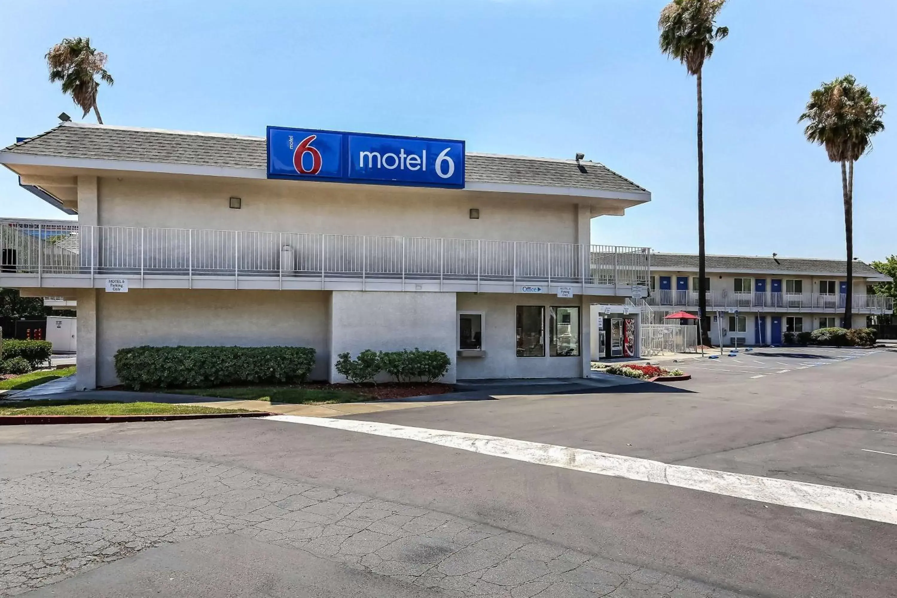 Property building, Facade/Entrance in Motel 6-Pleasanton, CA